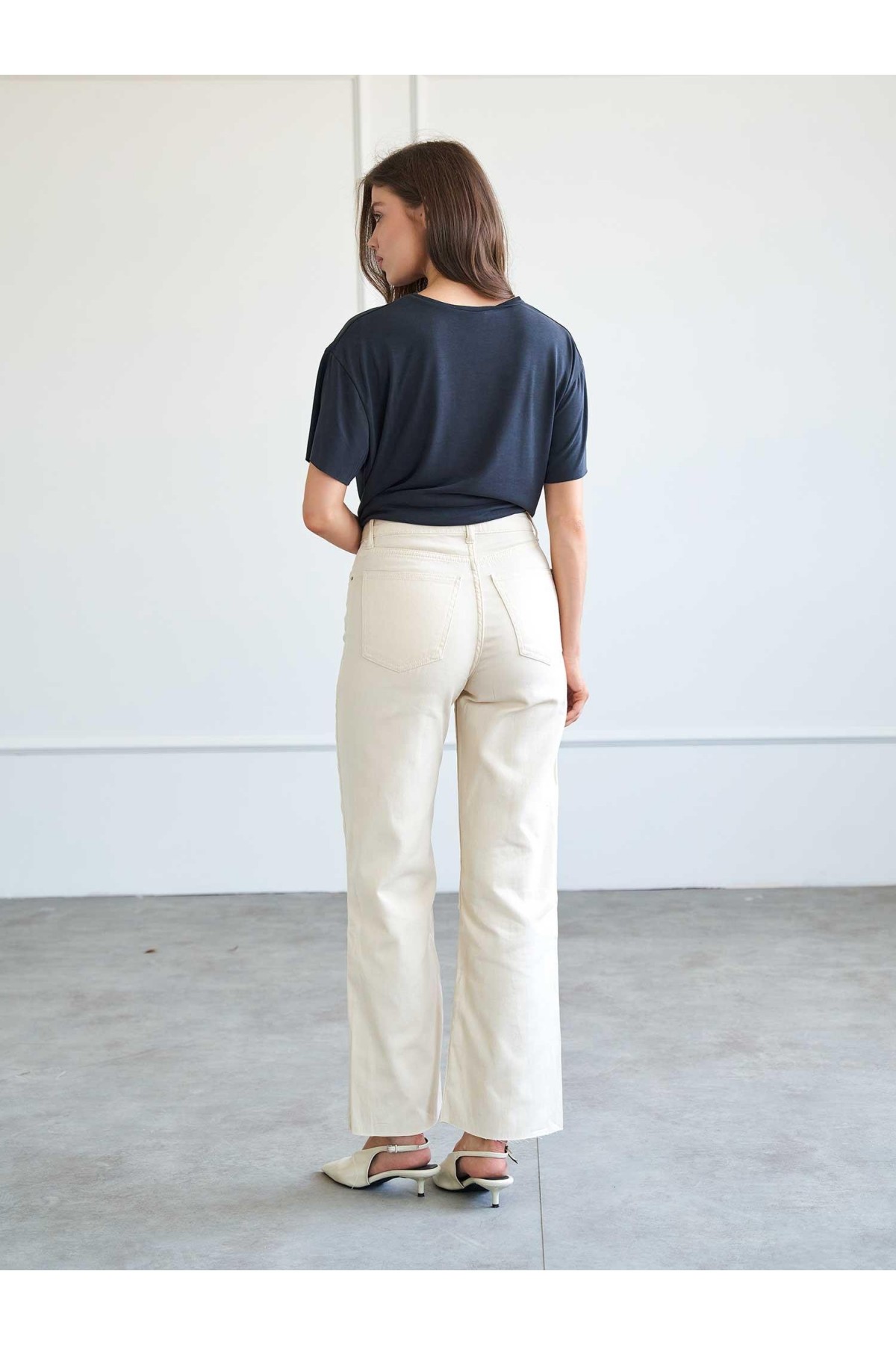 031666 Düz Paça Orta Bel Jeans