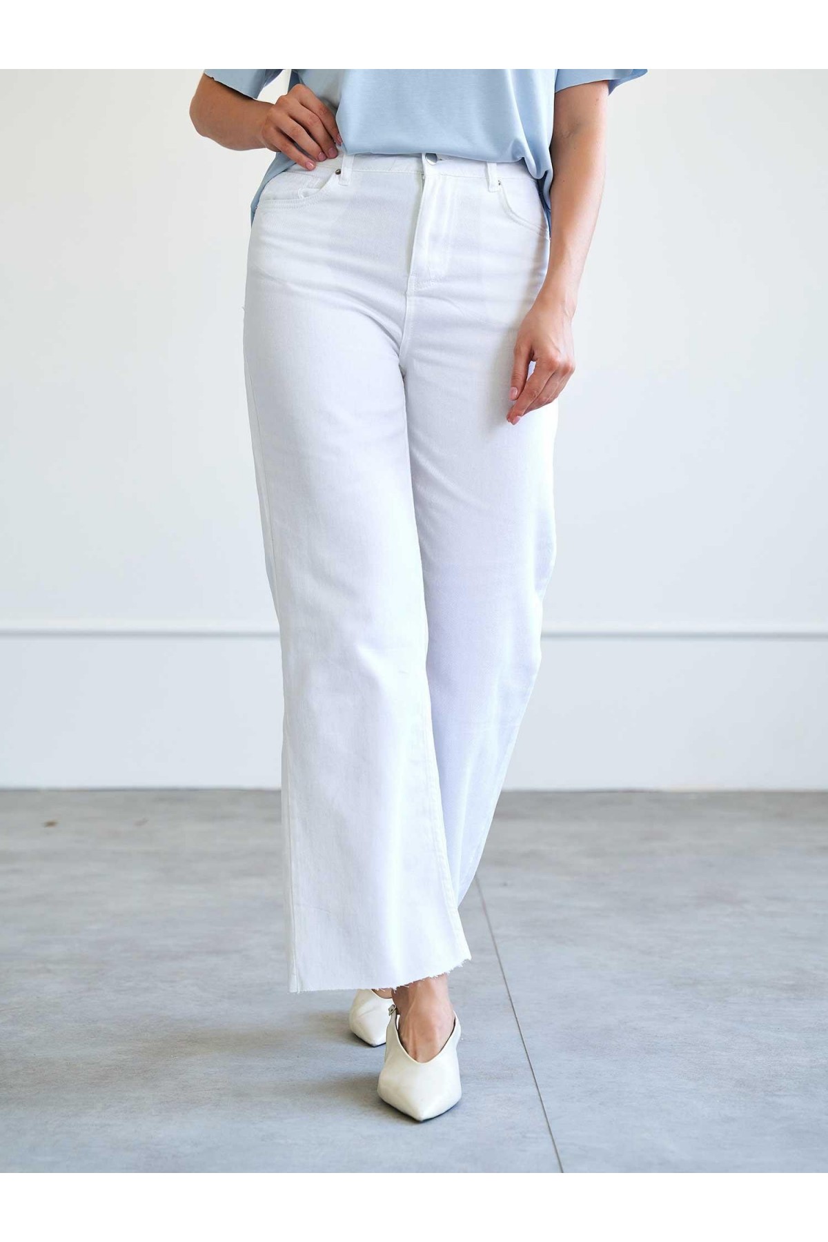 031666 Düz Paça Orta Bel Jeans