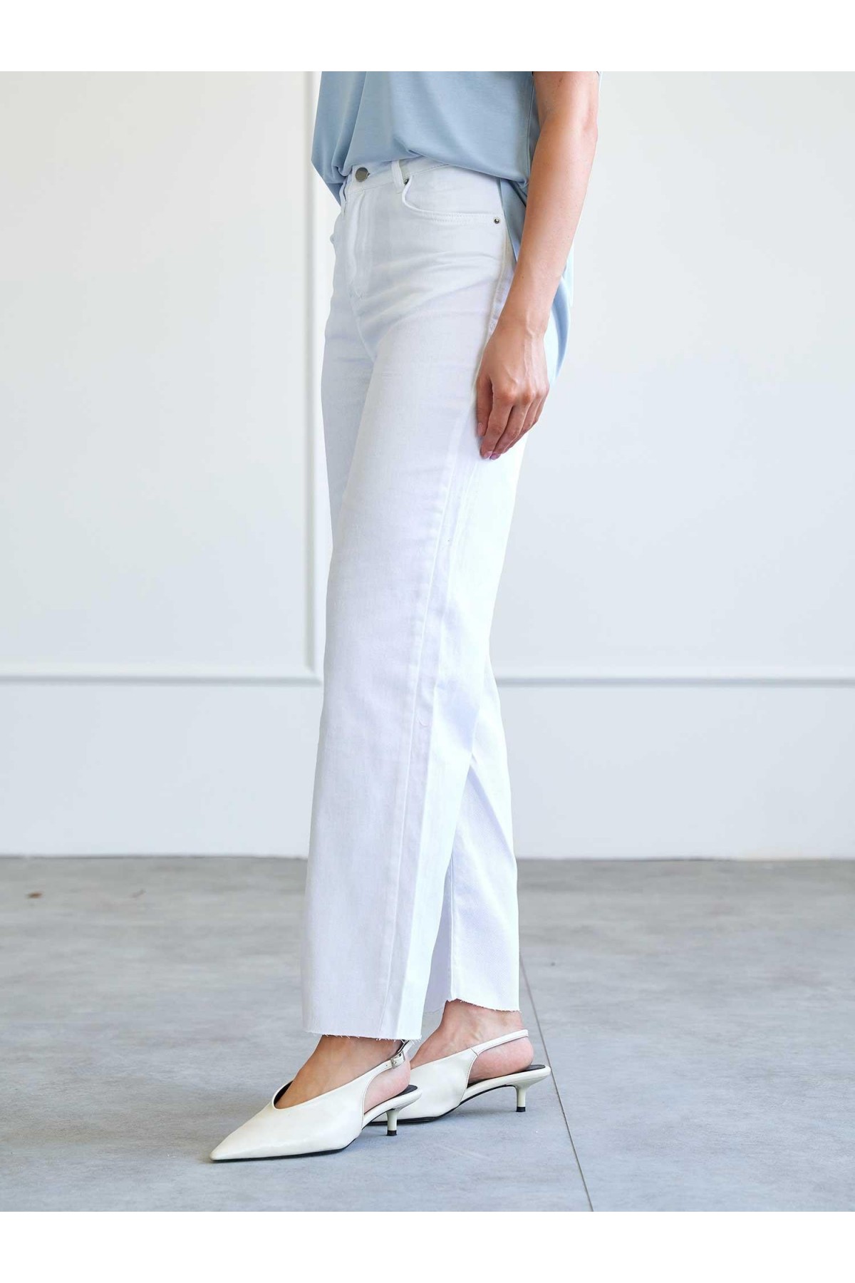 031666 Düz Paça Orta Bel Jeans