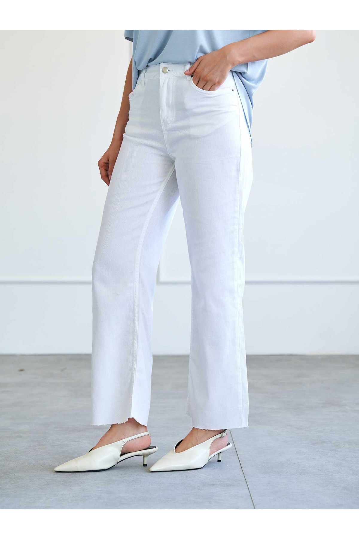 031666 Düz Paça Orta Bel Jeans