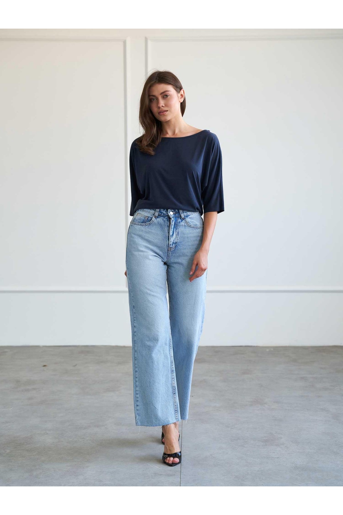 031666 Düz Paça Orta Bel Jeans