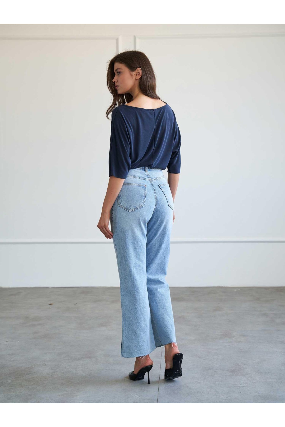 031666 Düz Paça Orta Bel Jeans