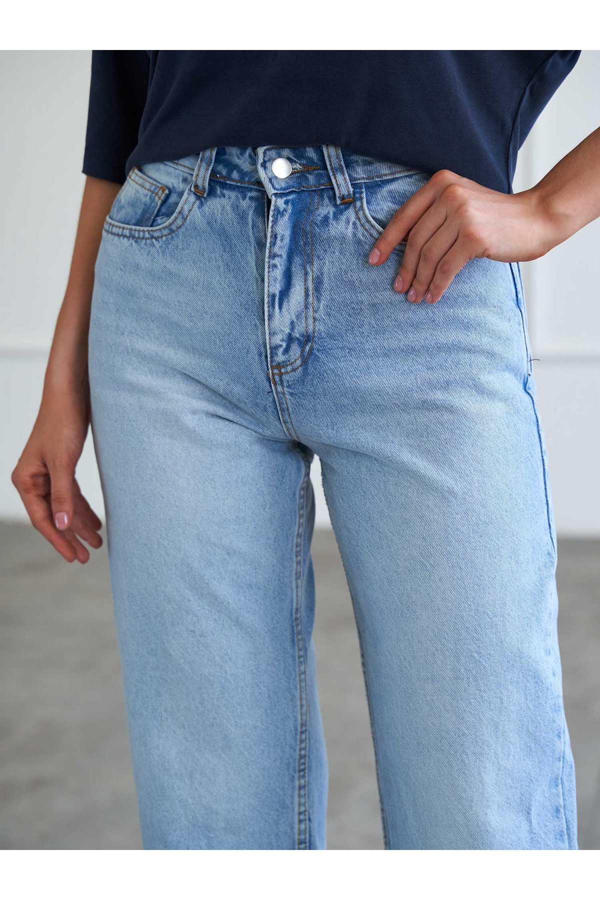 031666 Düz Paça Orta Bel Jeans