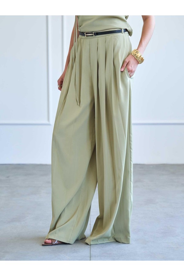 031676 Pileli Bol Kesim Kemerli Pantolon