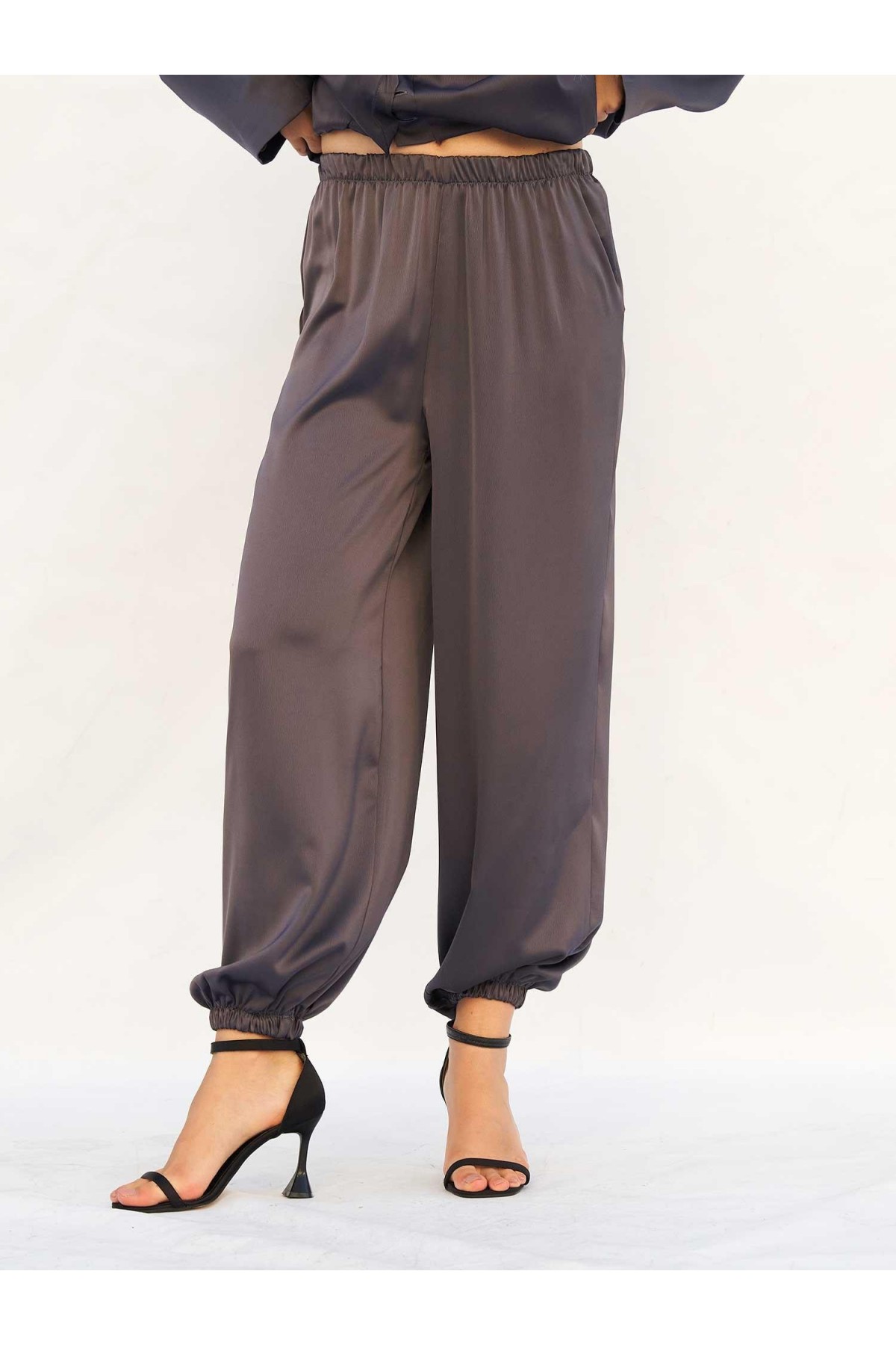 031749 Saten Paçası Lastik Pantolon