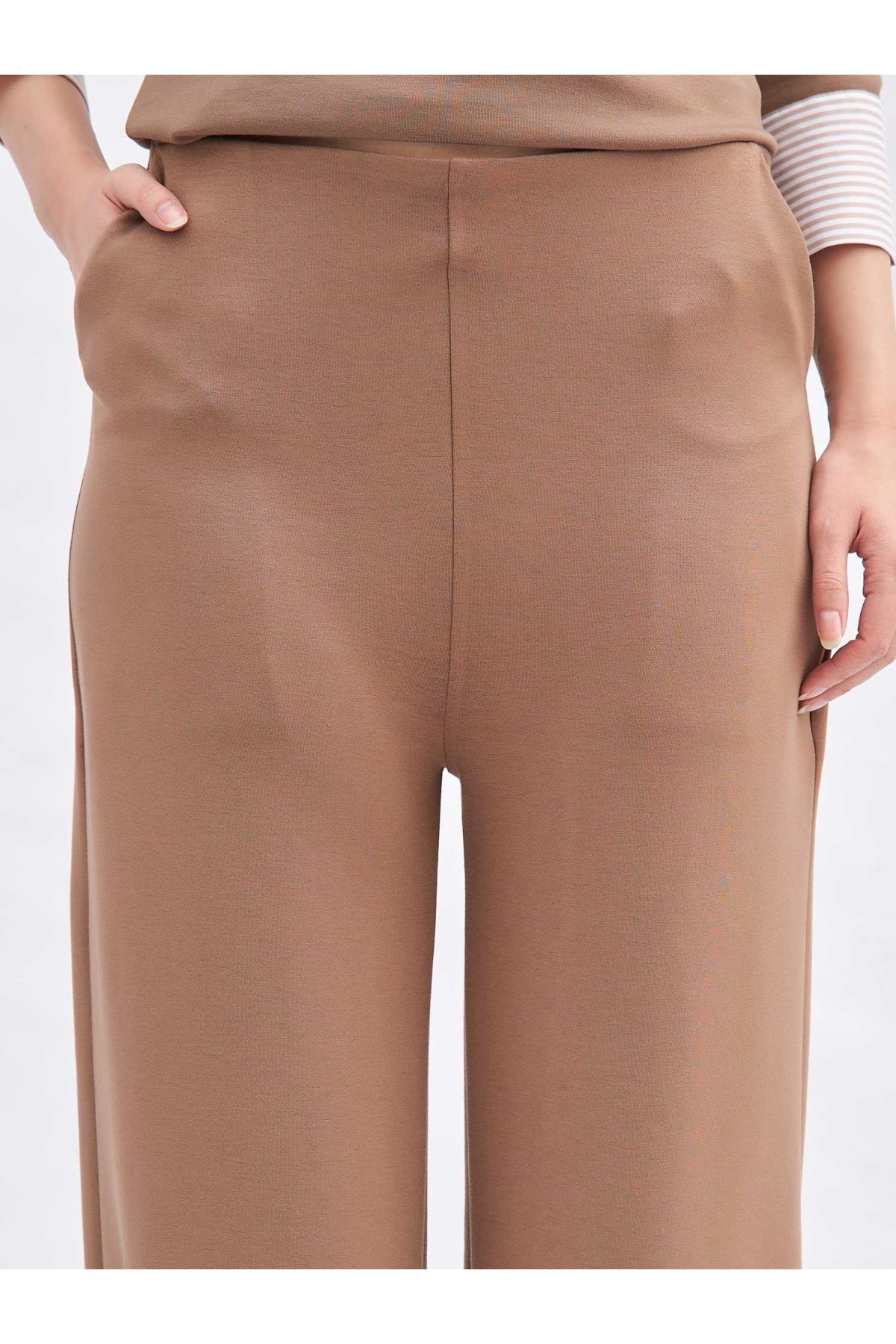 031761 Düz Paça Cepli Örme Pantolon