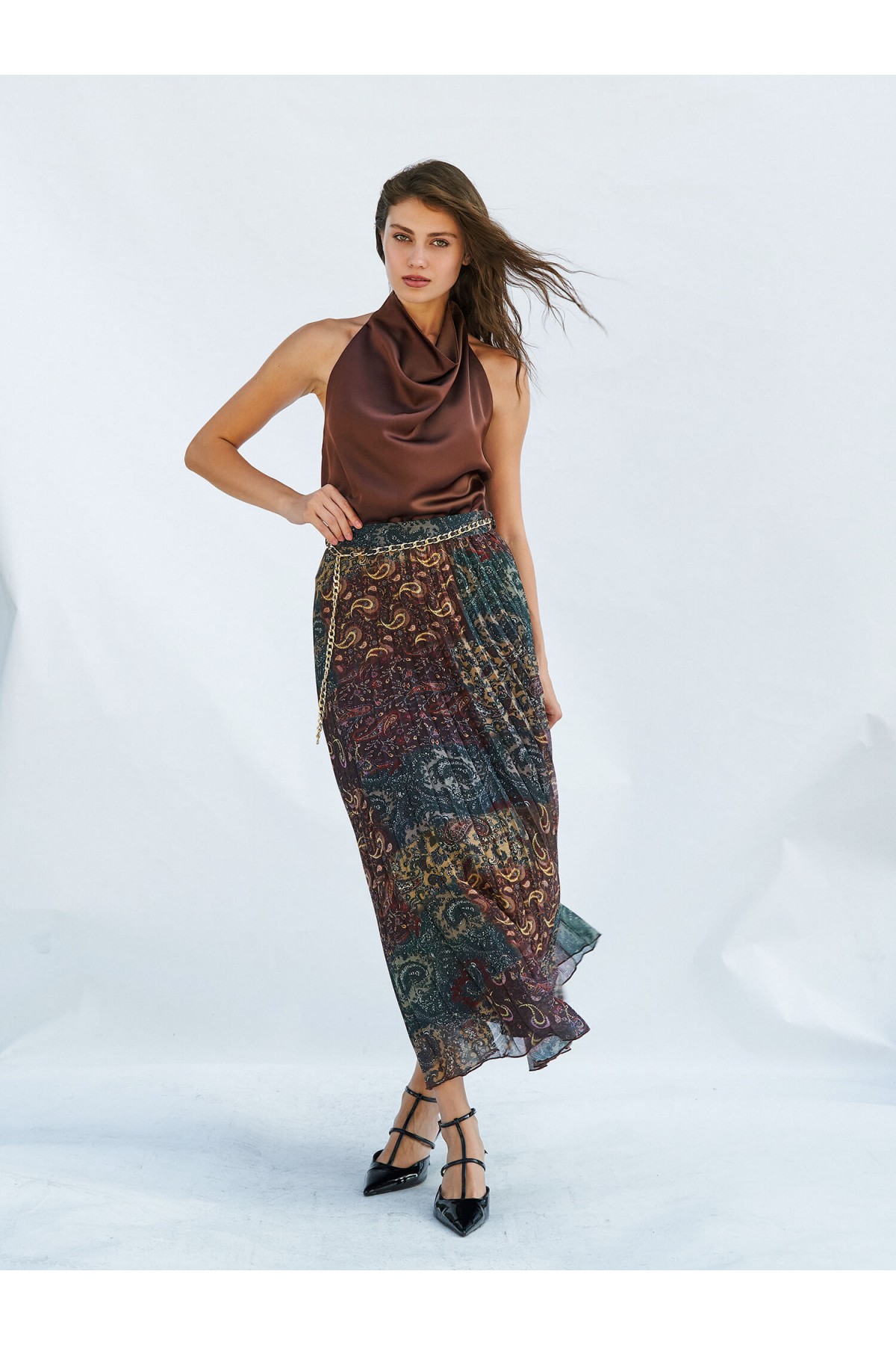 041110 Pleated Skirt with Chain Belt