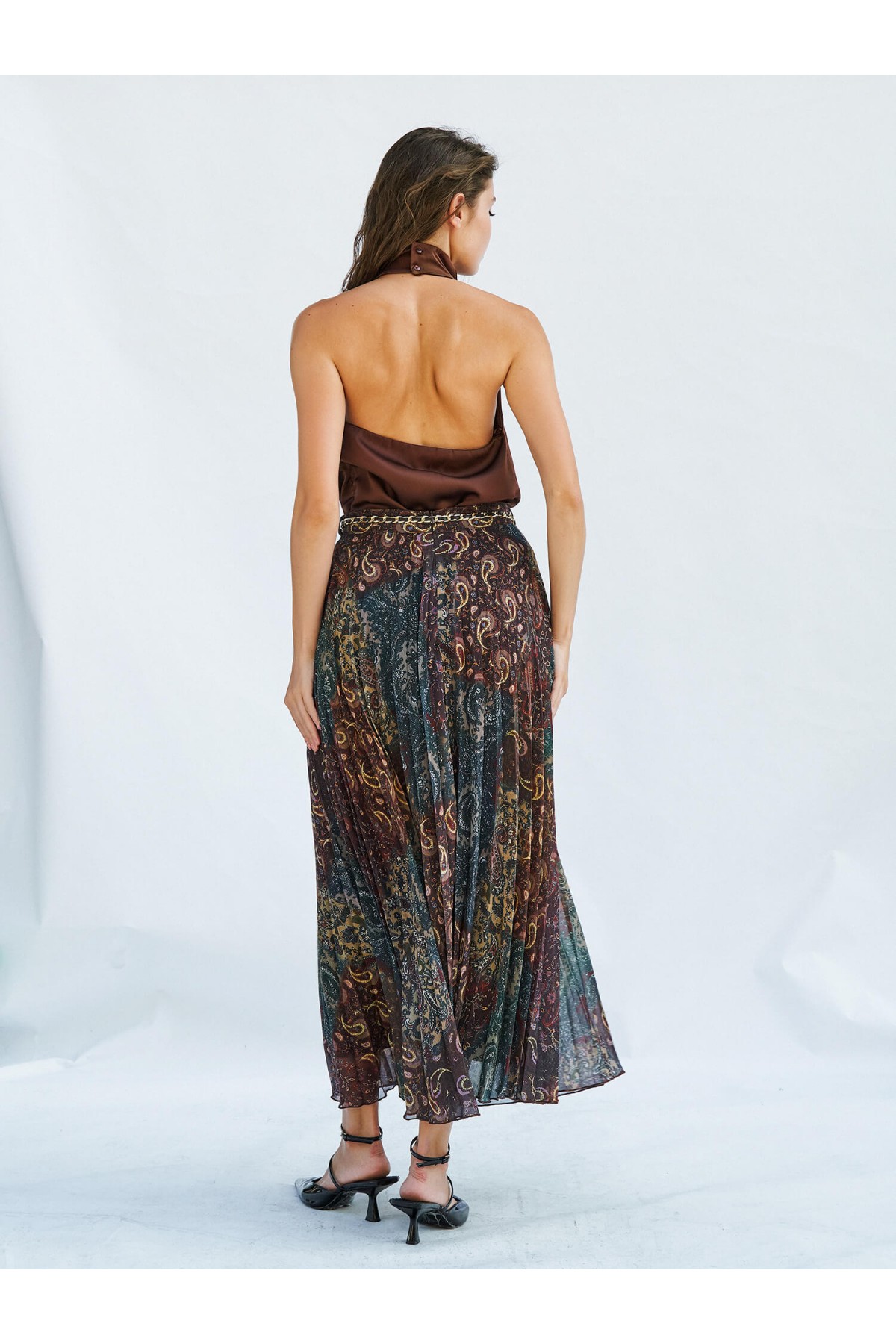 041110 Pleated Skirt with Chain Belt