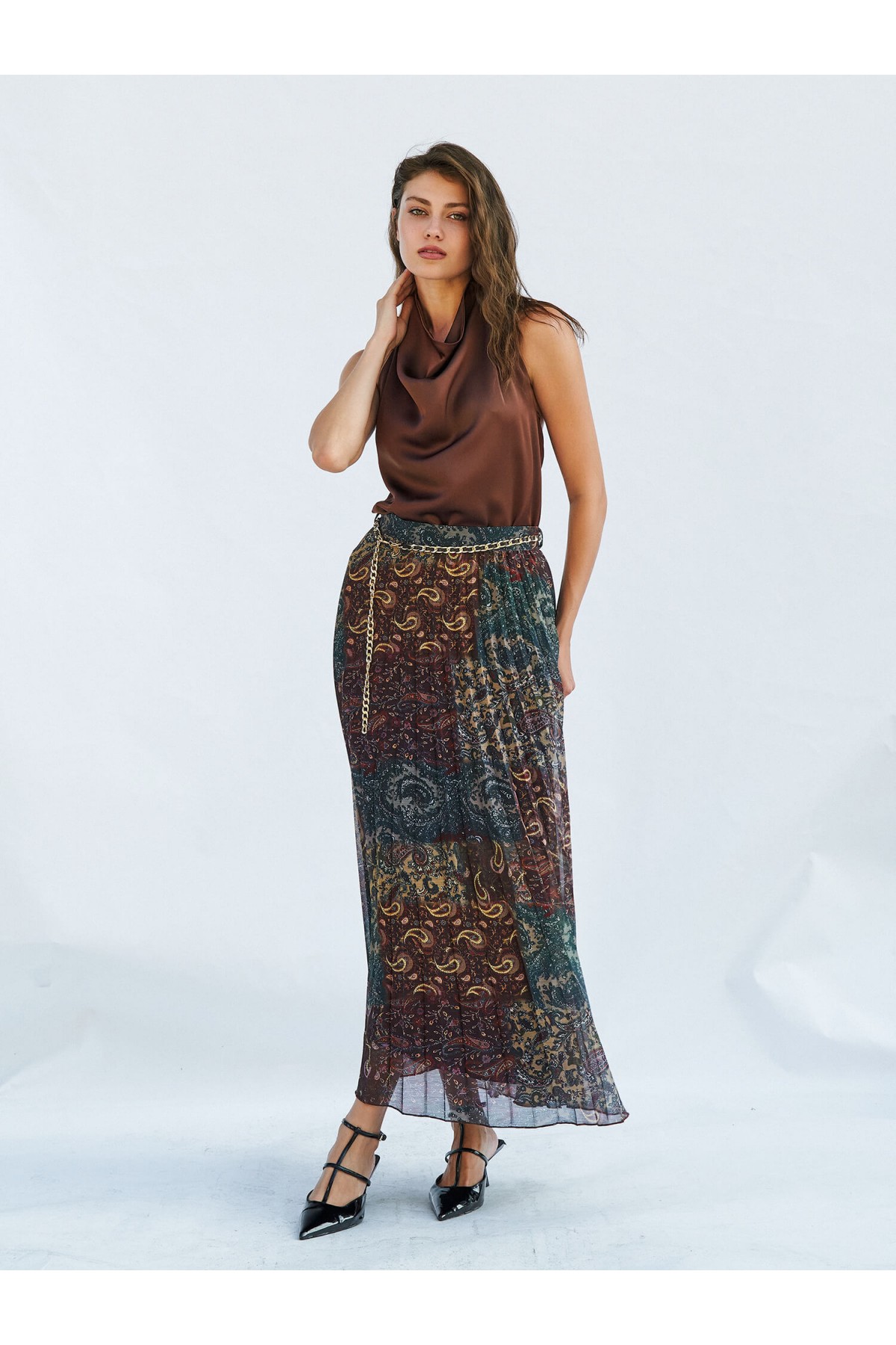 041110 Pleated Skirt with Chain Belt