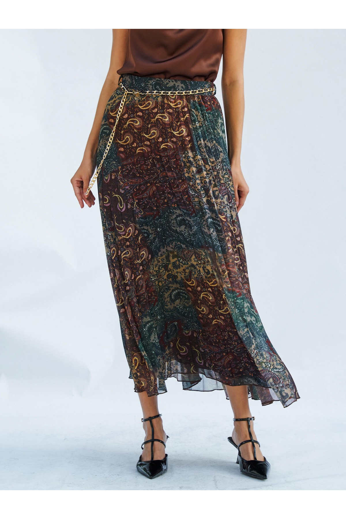 041110 Pleated Skirt with Chain Belt