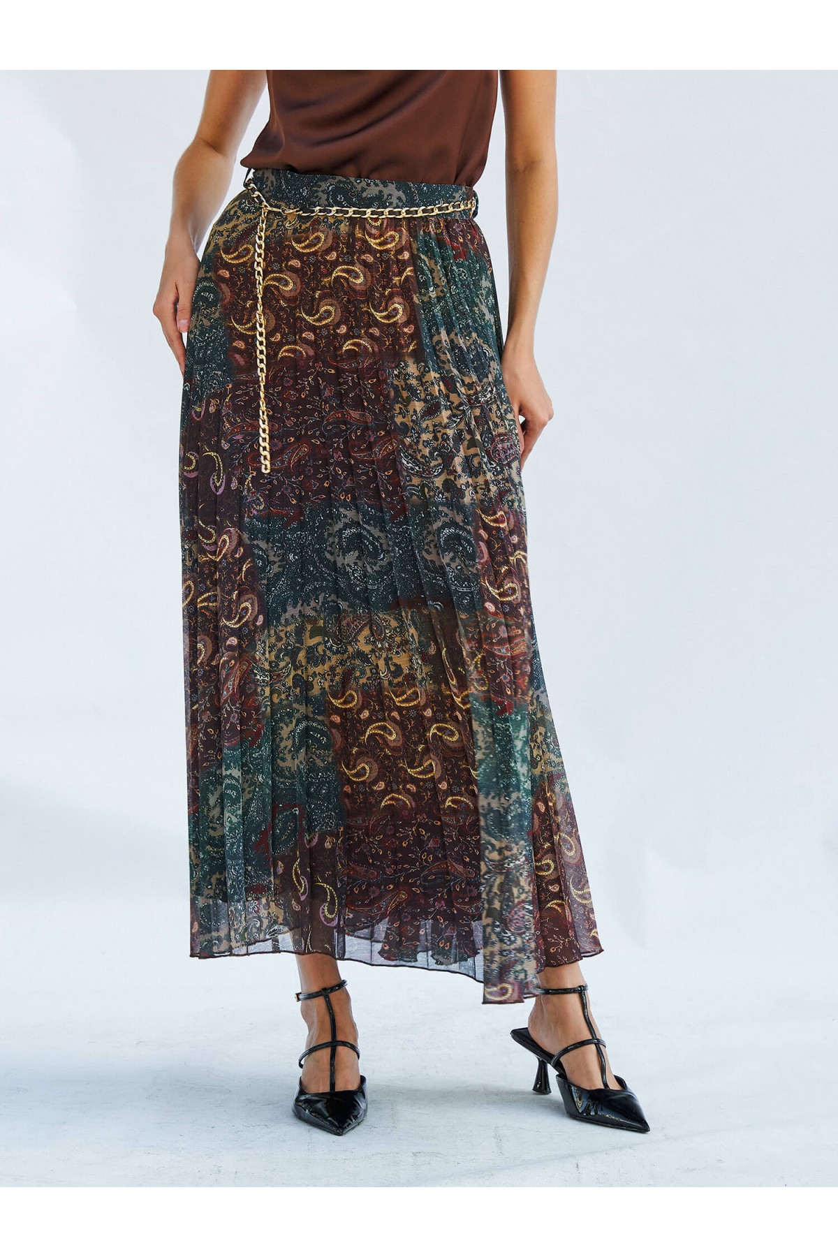 041110 Pleated Skirt with Chain Belt