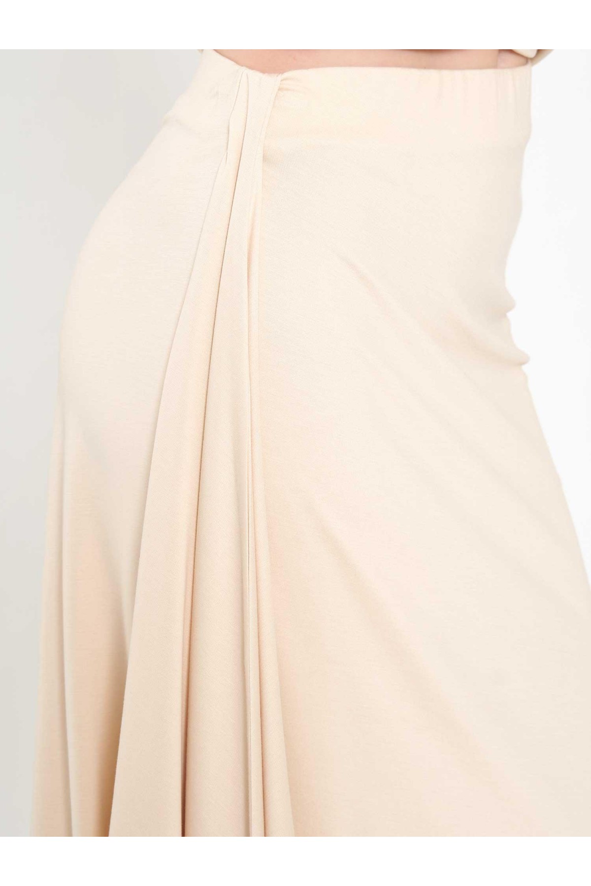 041197 Elastik Belli Asimetrik Midi Etek