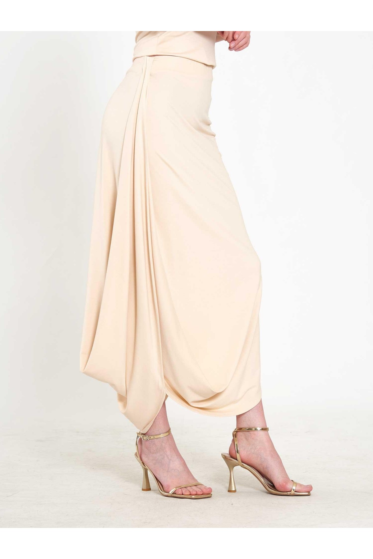 041197 Elastik Belli Asimetrik Midi Etek