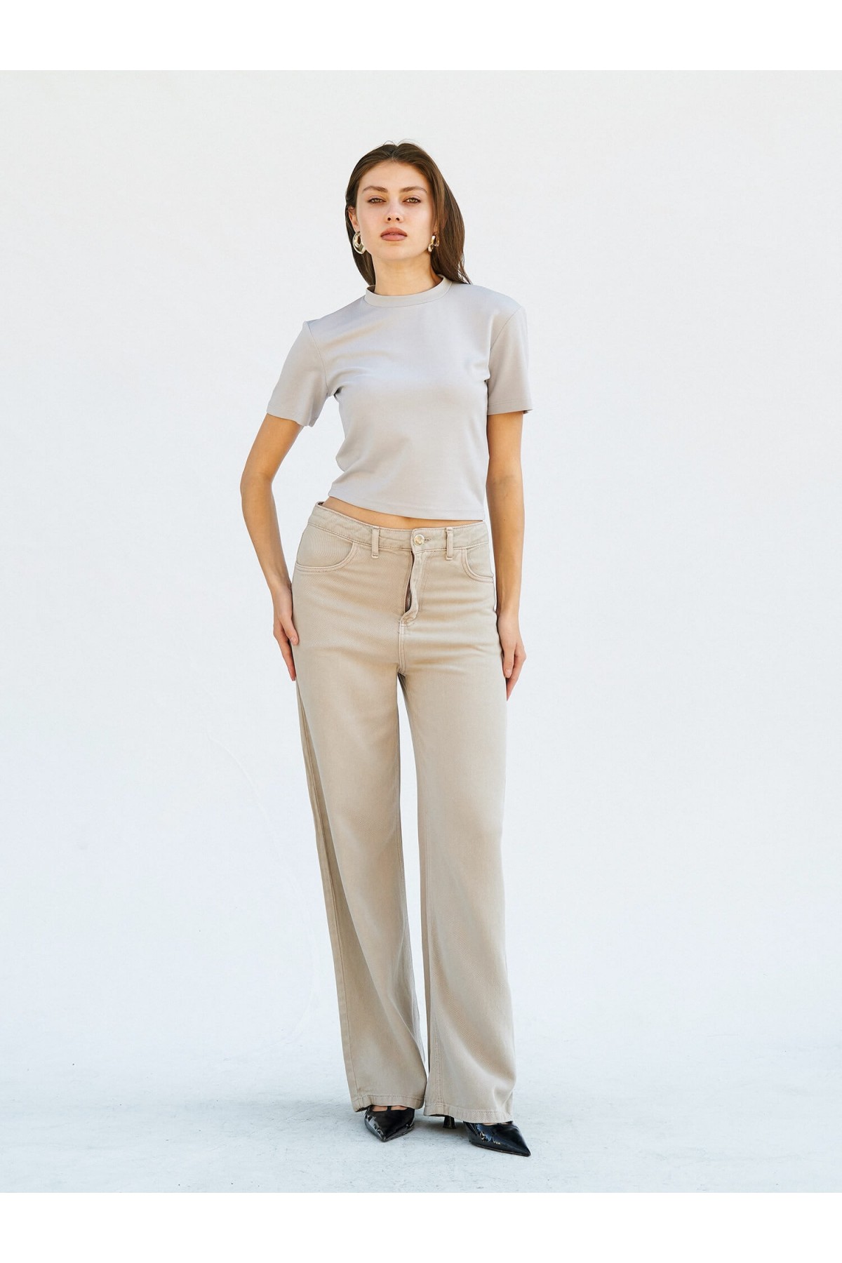 050643 SHORT SLEEVE CROP T-SHIRT
