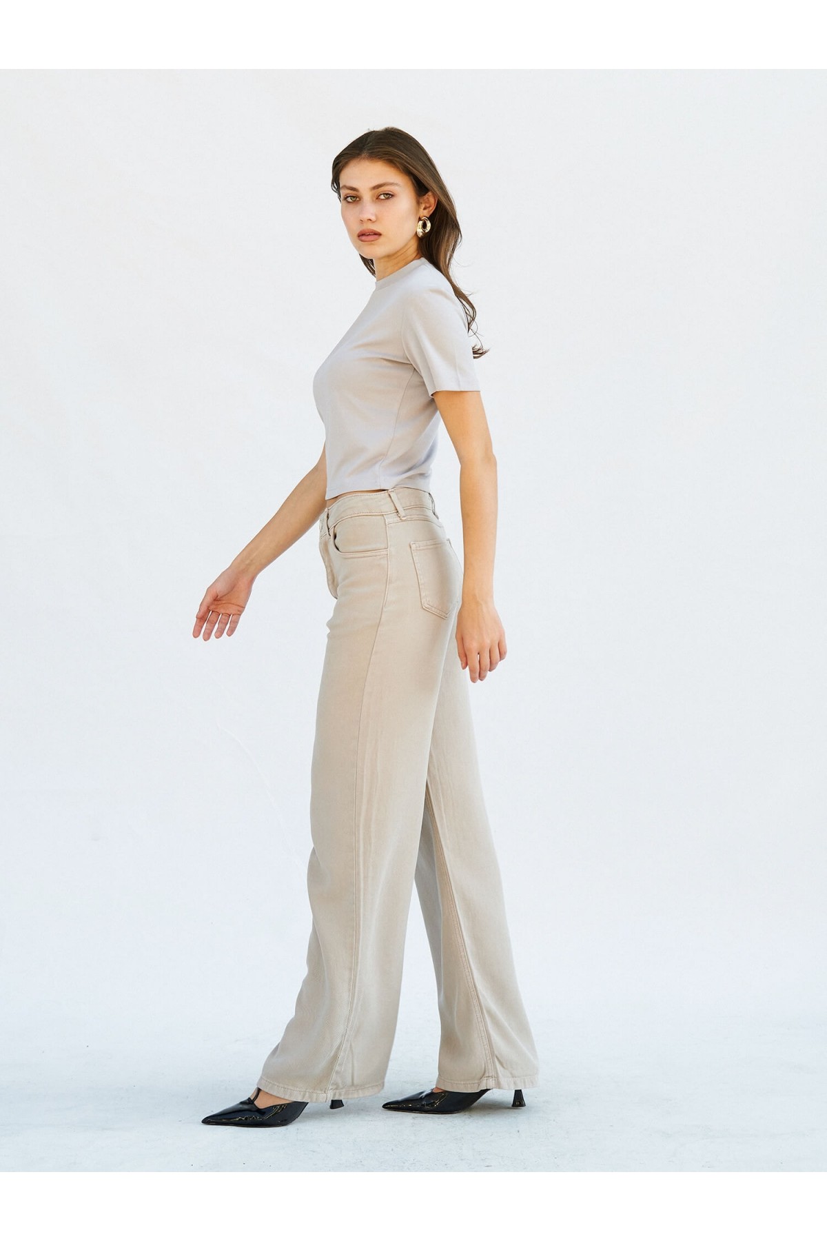 050643 SHORT SLEEVE CROP T-SHIRT