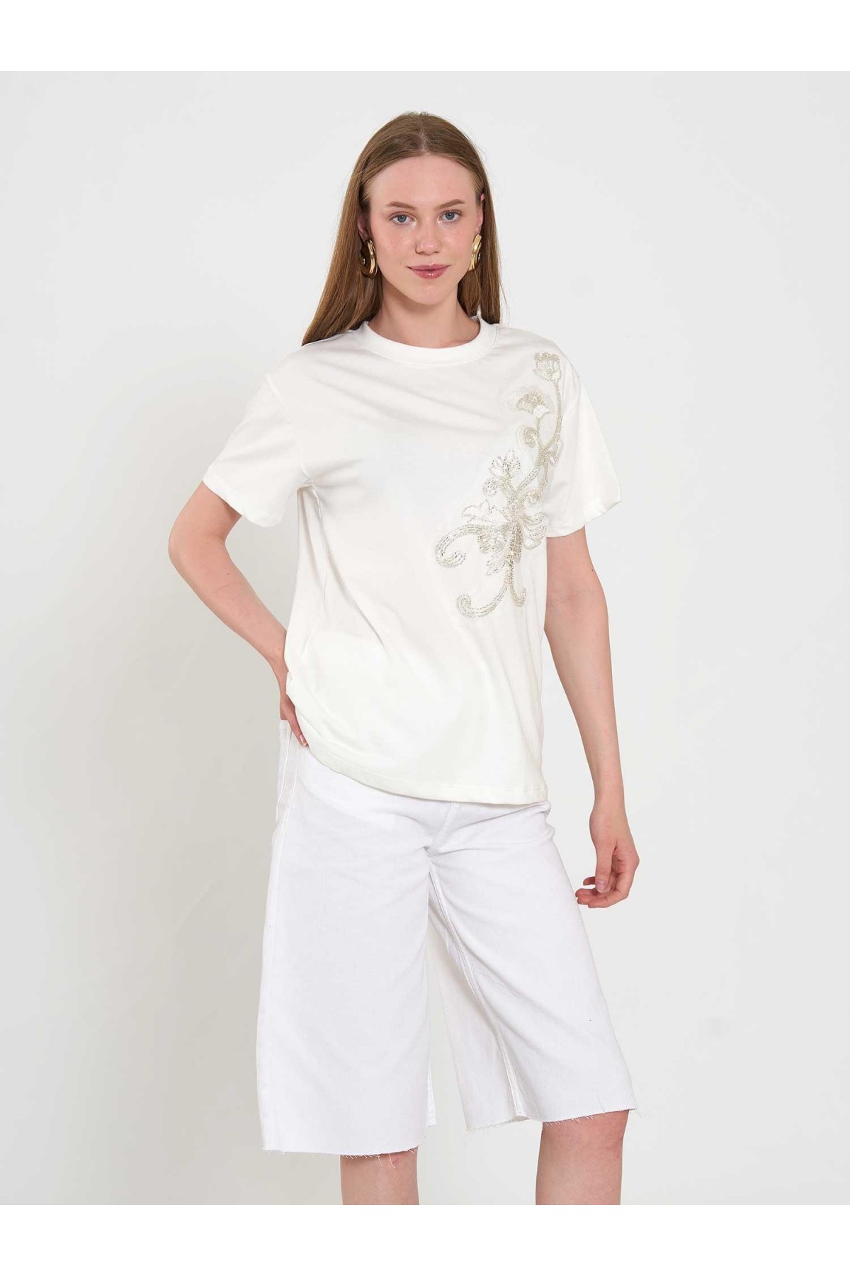 050741 T132 Bisiklet Yaka Boncuk Baskılı T-shirt