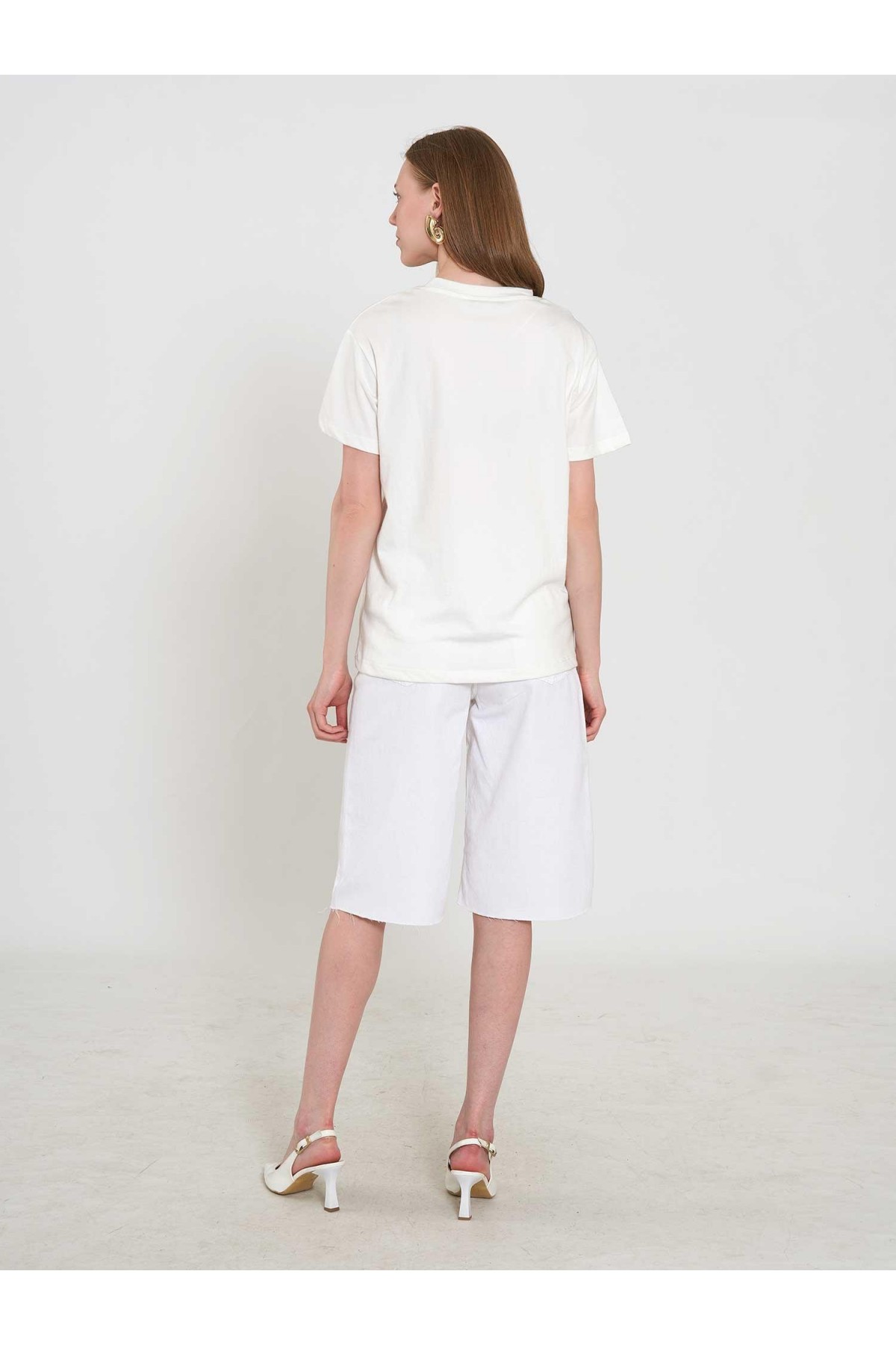 050741 T132 Bisiklet Yaka Boncuk Baskılı T-shirt