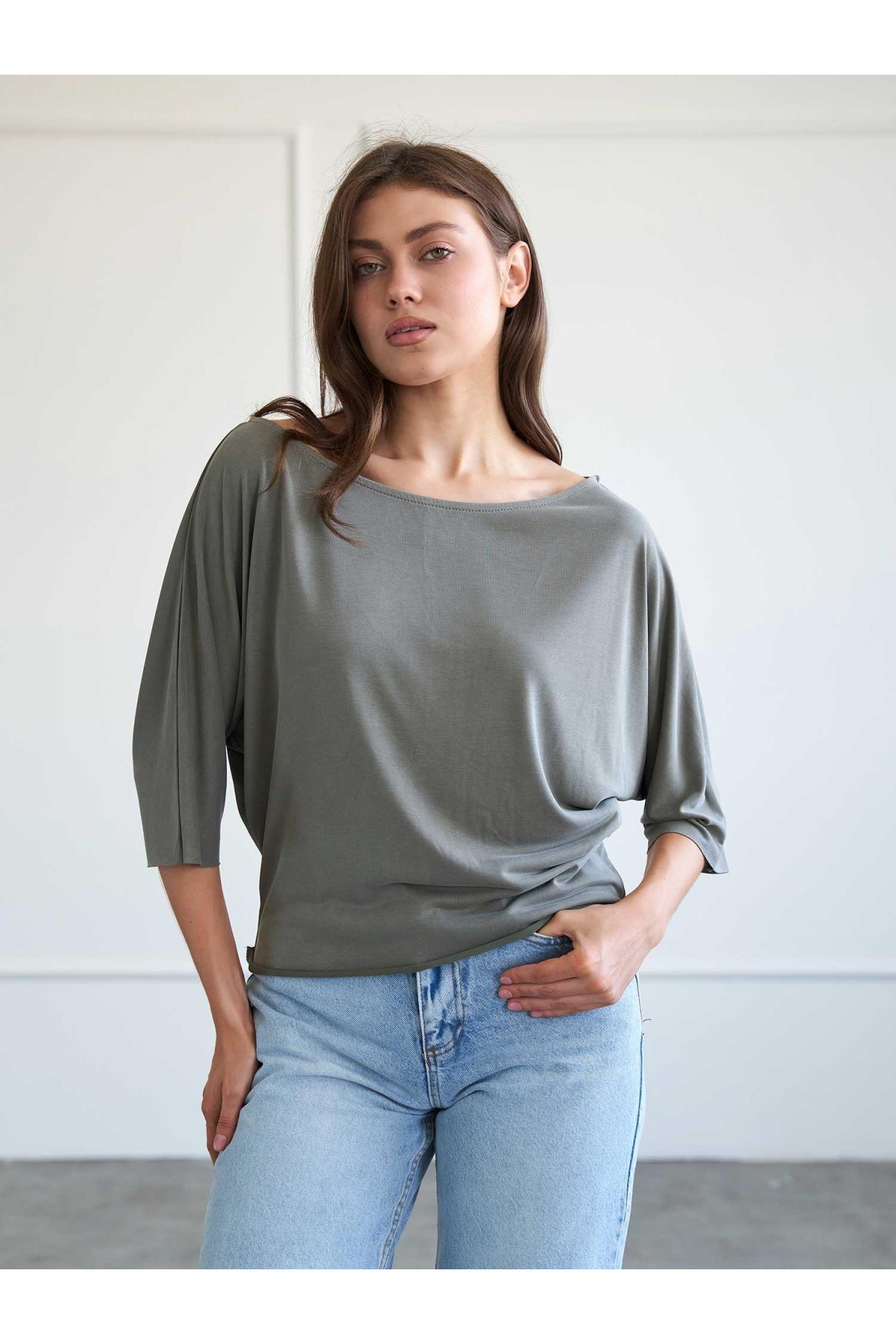 050747 Yarasa Kollu Kayık Yaka T-shirt