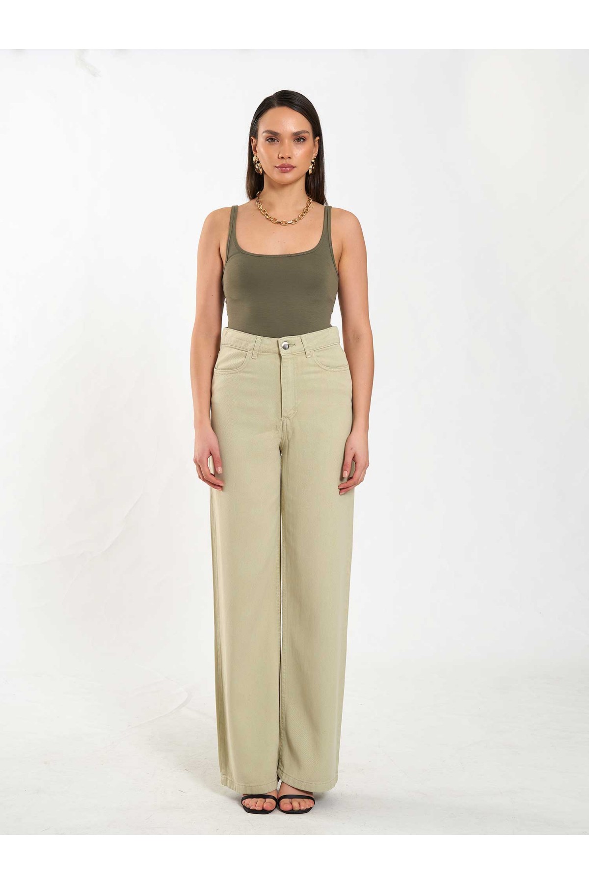 060332 U Yaka İnce Yakalı Atlet