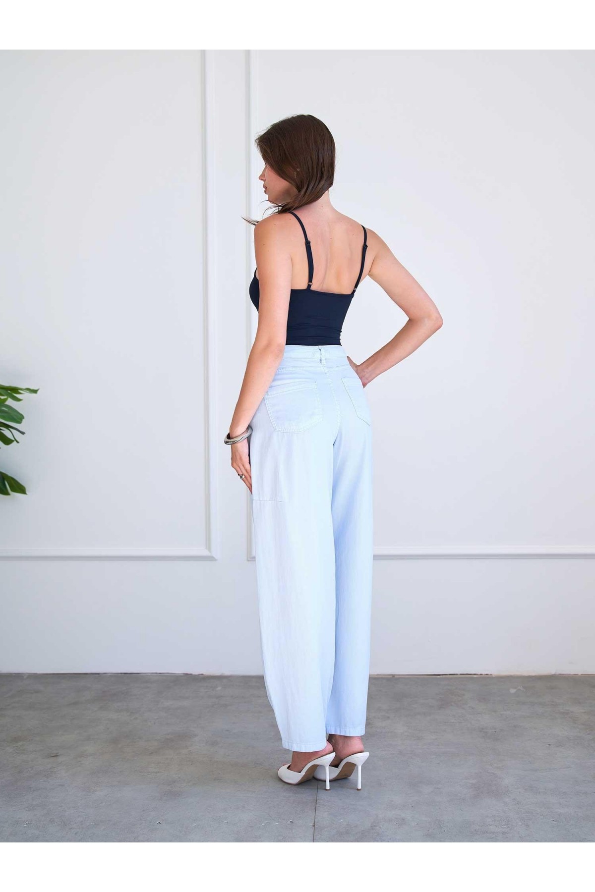 071912 Dantel Detaylı Bodysuit