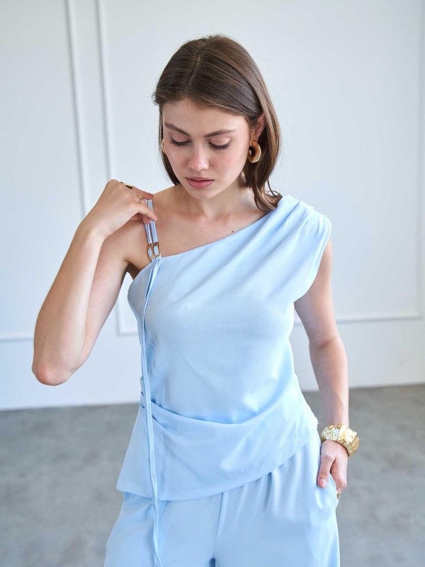 071929 Asimetrik Drapeli Toka Detayl Bluz