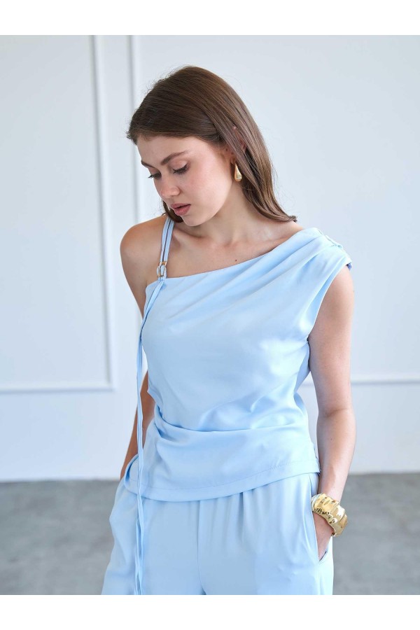 071929 Asimetrik Drapeli Toka Detayl Bluz