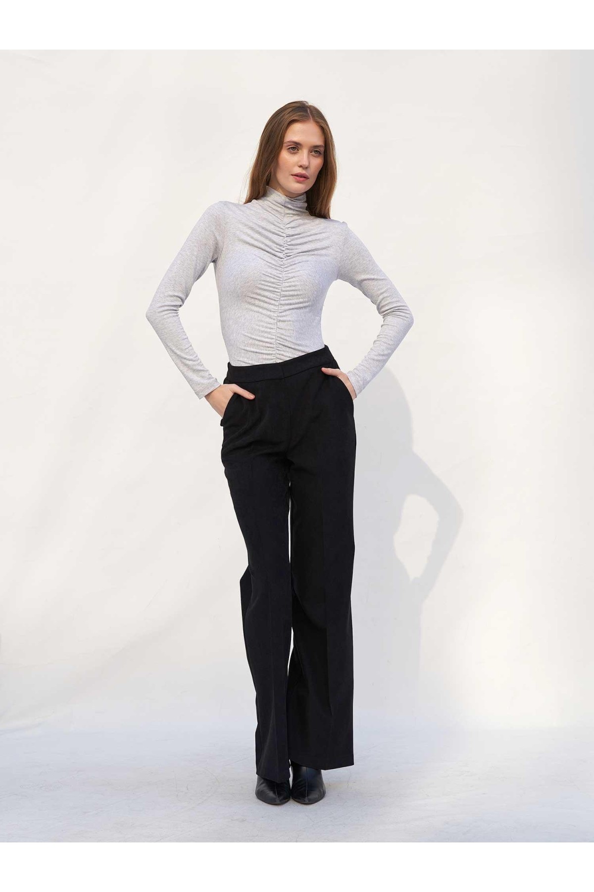 072045 Önü Büzgülü Boğazlı Body