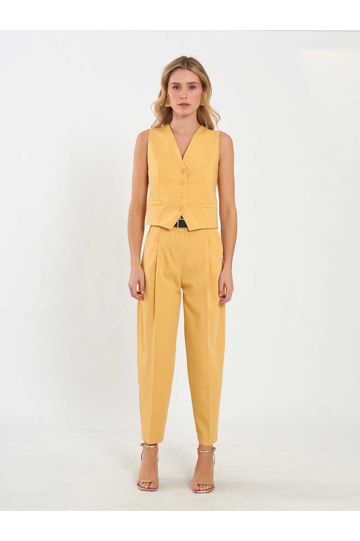 120738 Sırtı Tokalı Yelek