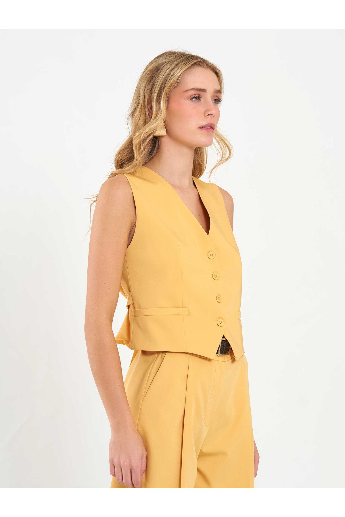 120738 Sırtı Tokalı Yelek