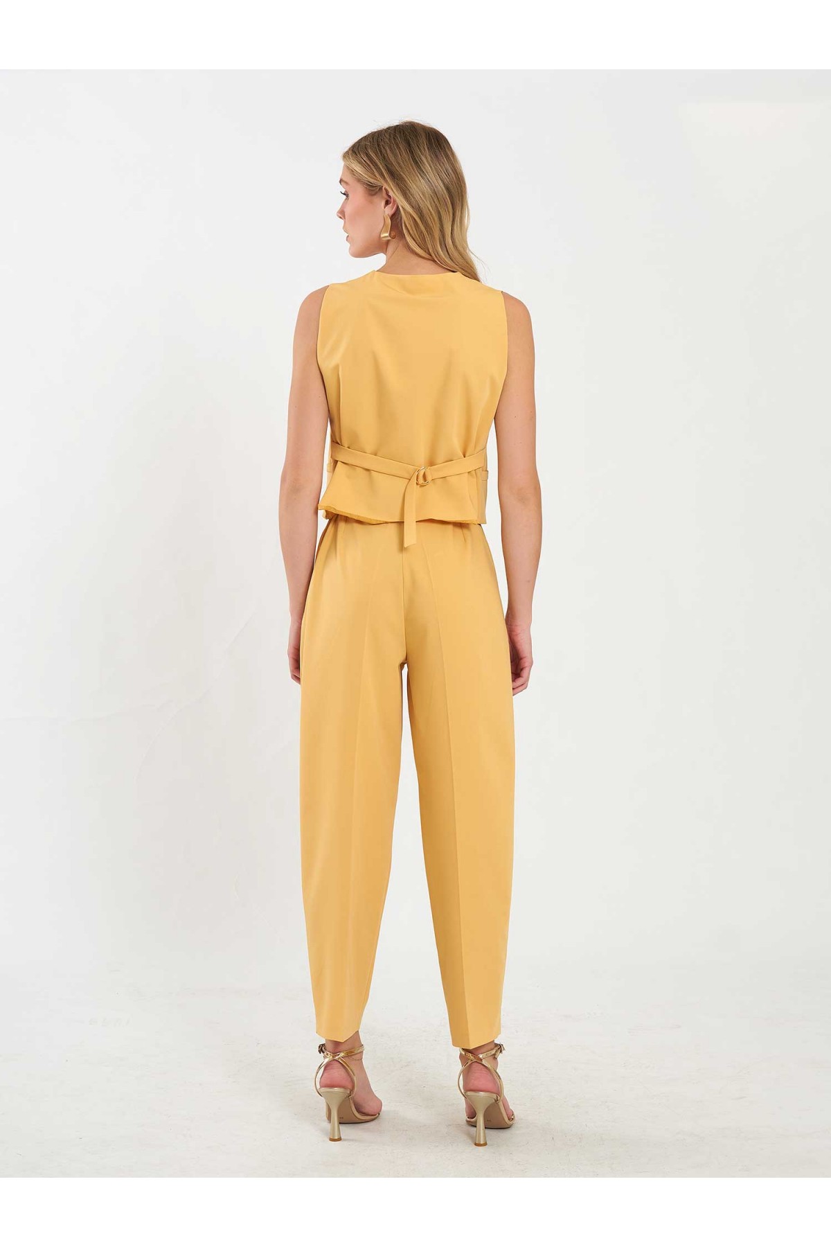 120738 Sırtı Tokalı Yelek