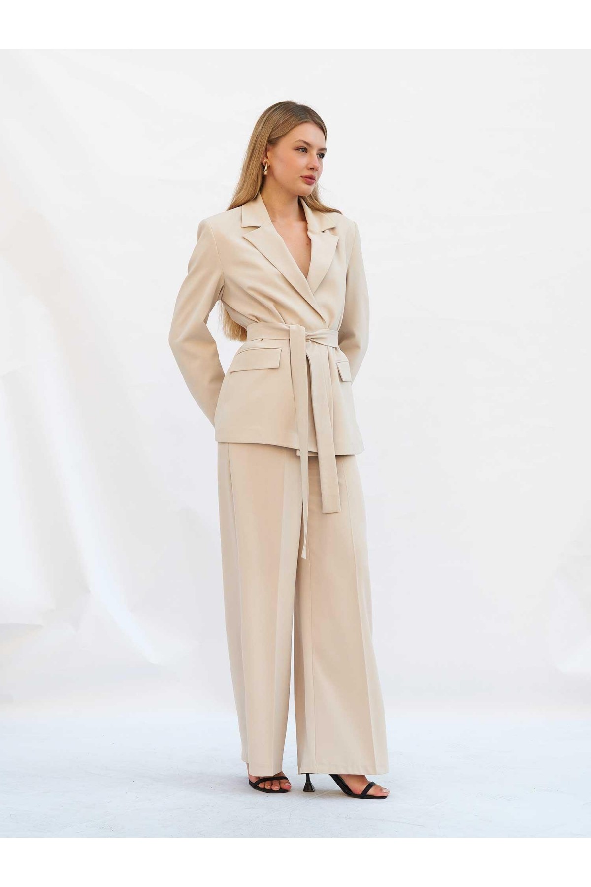 131101 Kuşaklı Blazer Ceket