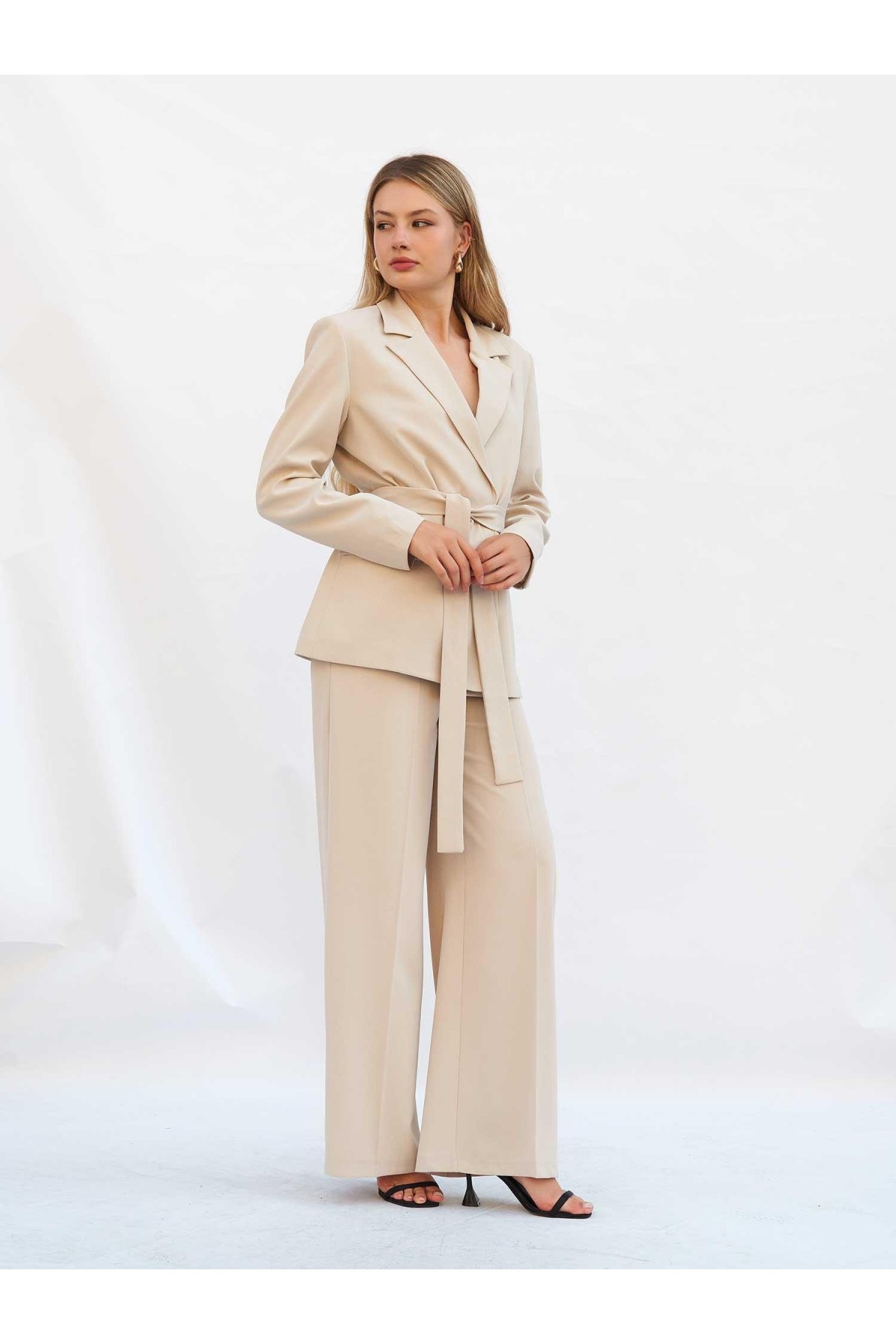 131101 Kuşaklı Blazer Ceket