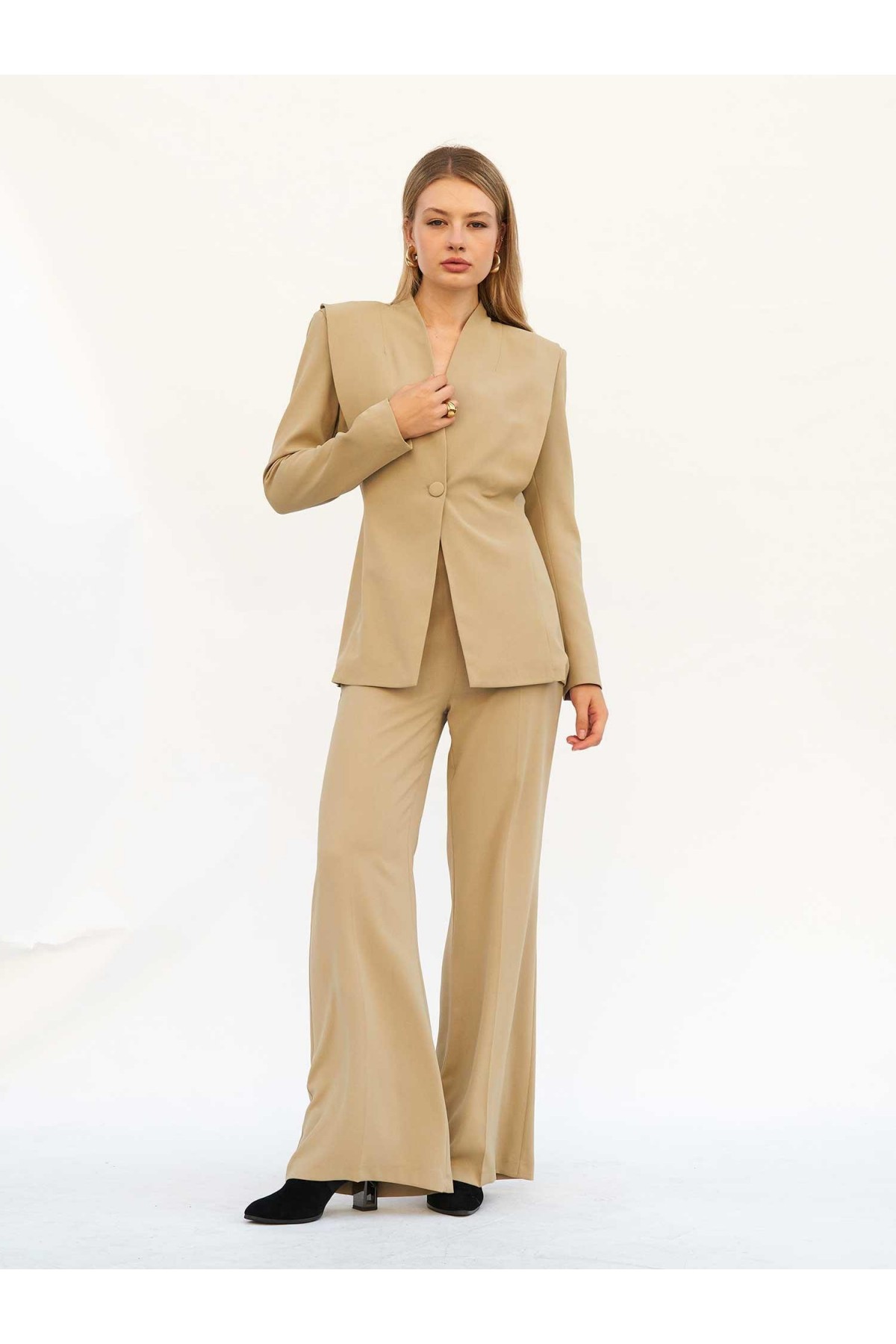 131105 Vatkalı V Yaka Blazer Ceket