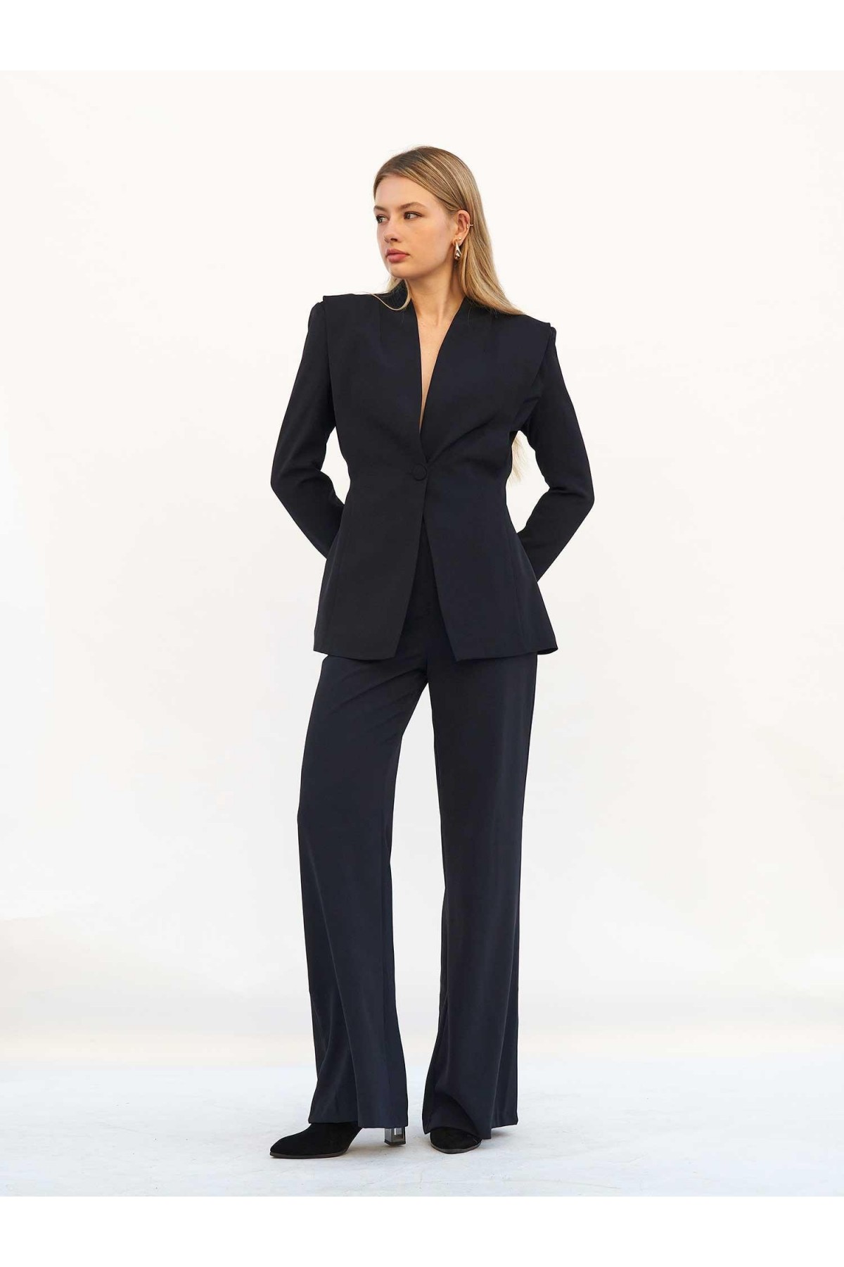 131105 Vatkalı V Yaka Blazer Ceket