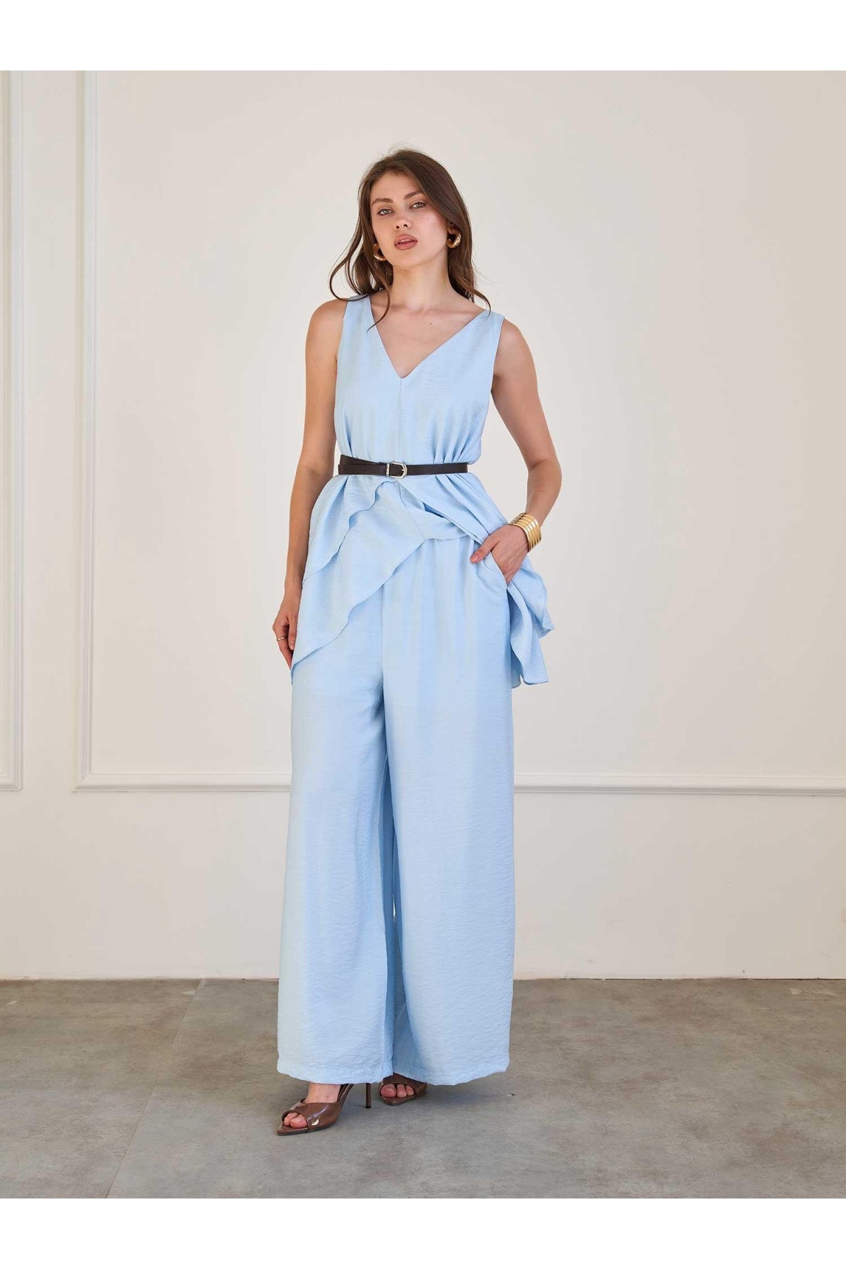 220664 Asimetrik Kesim Kemerli Bluz ve Pantolon Takım