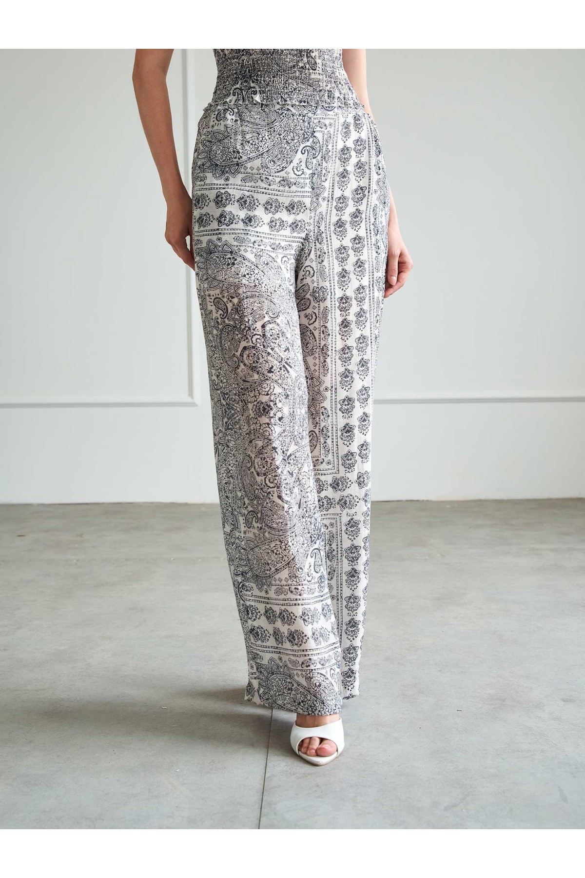 220669 Bohem Desenli Crop Pantolon Takım