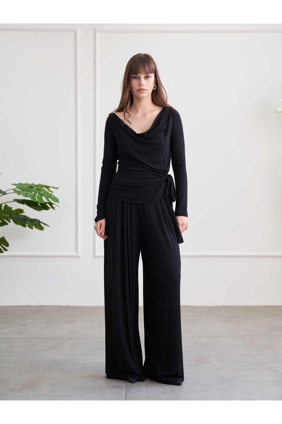 220721 Drape Detaylı Pantolonlu Örme Takım