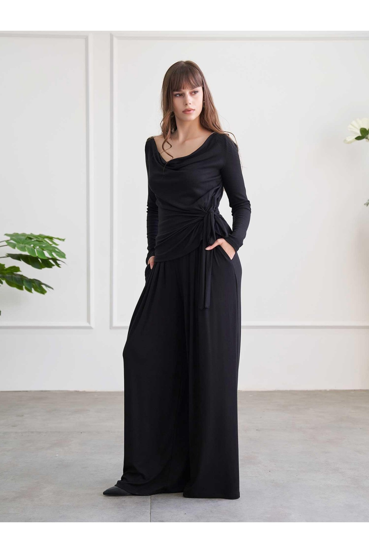 220721 Drape Detaylı Pantolonlu Örme Takım