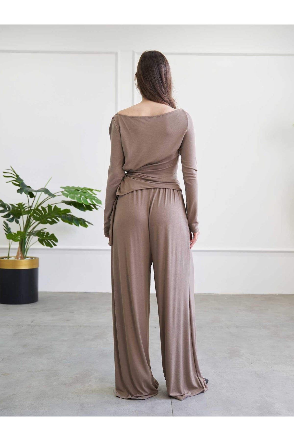 220721 Drape Detaylı Pantolonlu Örme Takım