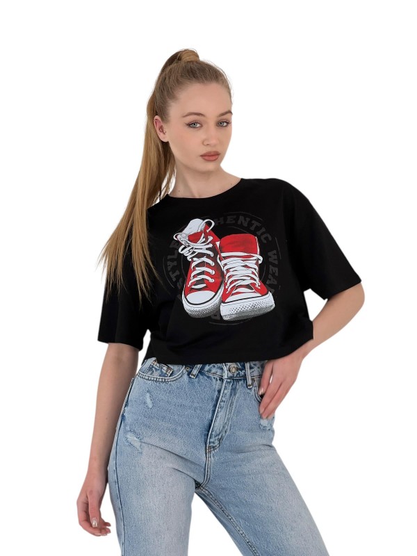 تي شيرت نسائي أبيض قصير الأكمام مطبوع كبير الحجم