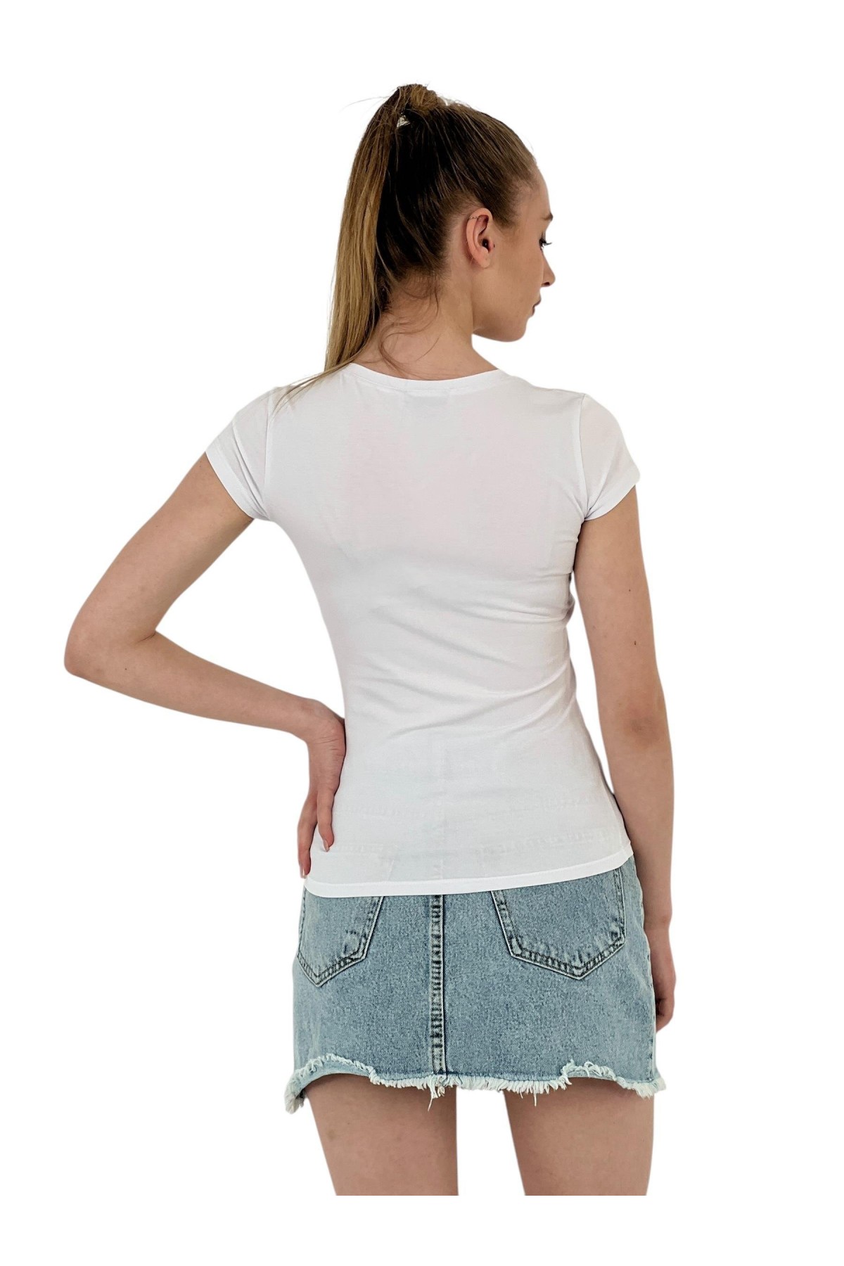 تي شيرت نسائي ضيق بأكمام قصيرة مطبوع عليه أرنب باللون الأسود