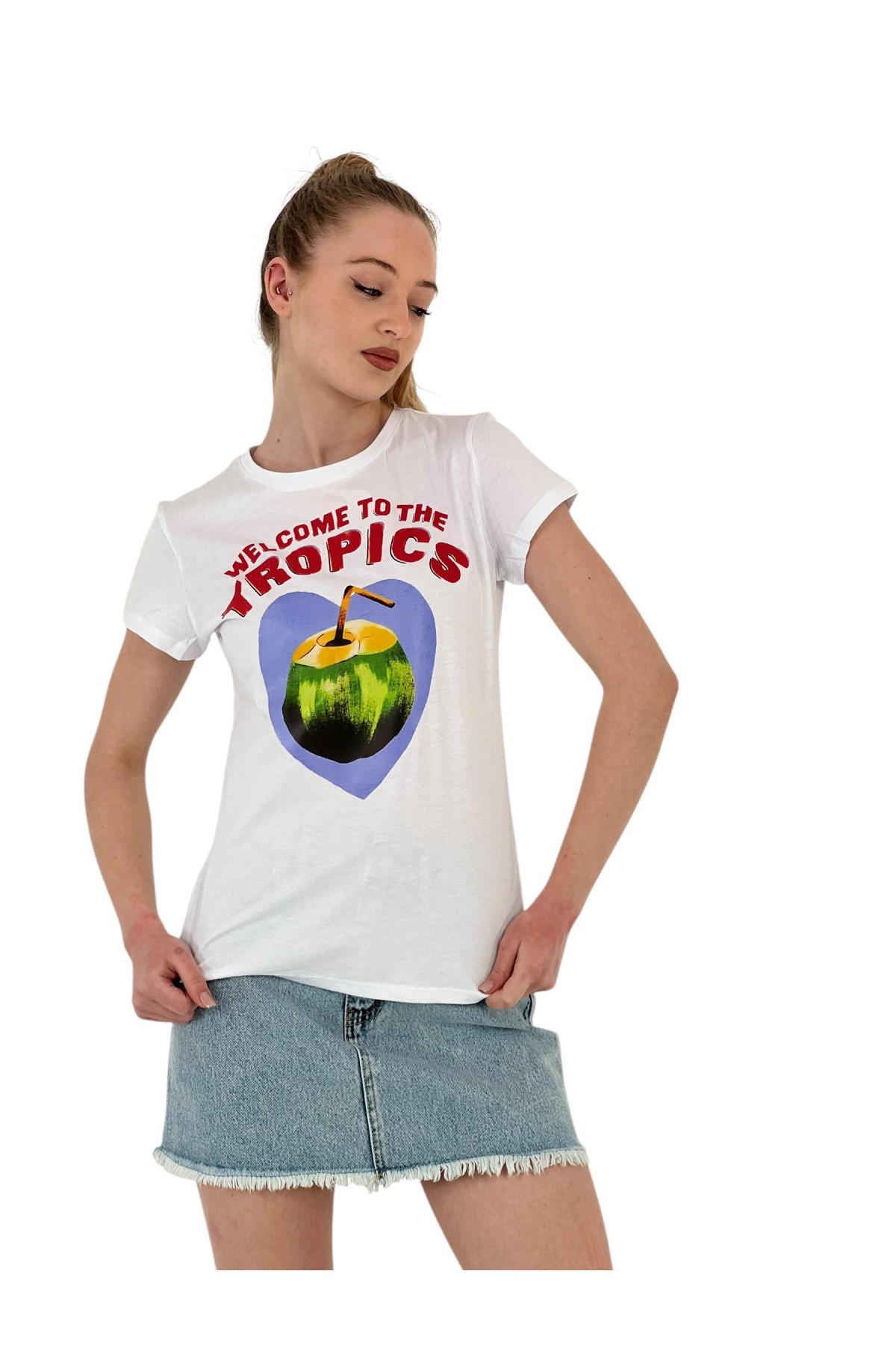 تي شيرت نسائي صيفي أسود بأكمام قصيرة مطبوع عليه فاكهة