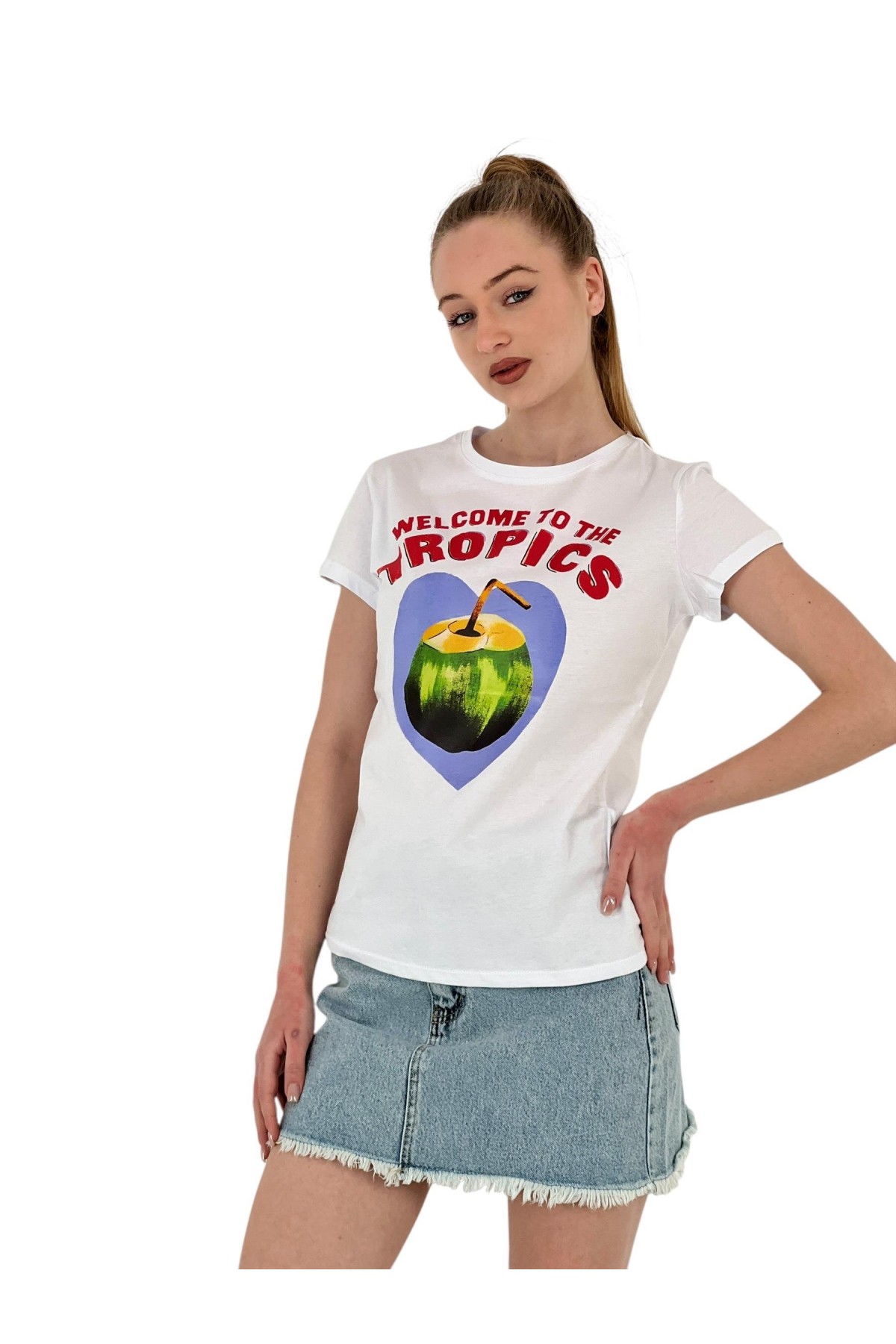 تي شيرت نسائي صيفي أسود بأكمام قصيرة مطبوع عليه فاكهة