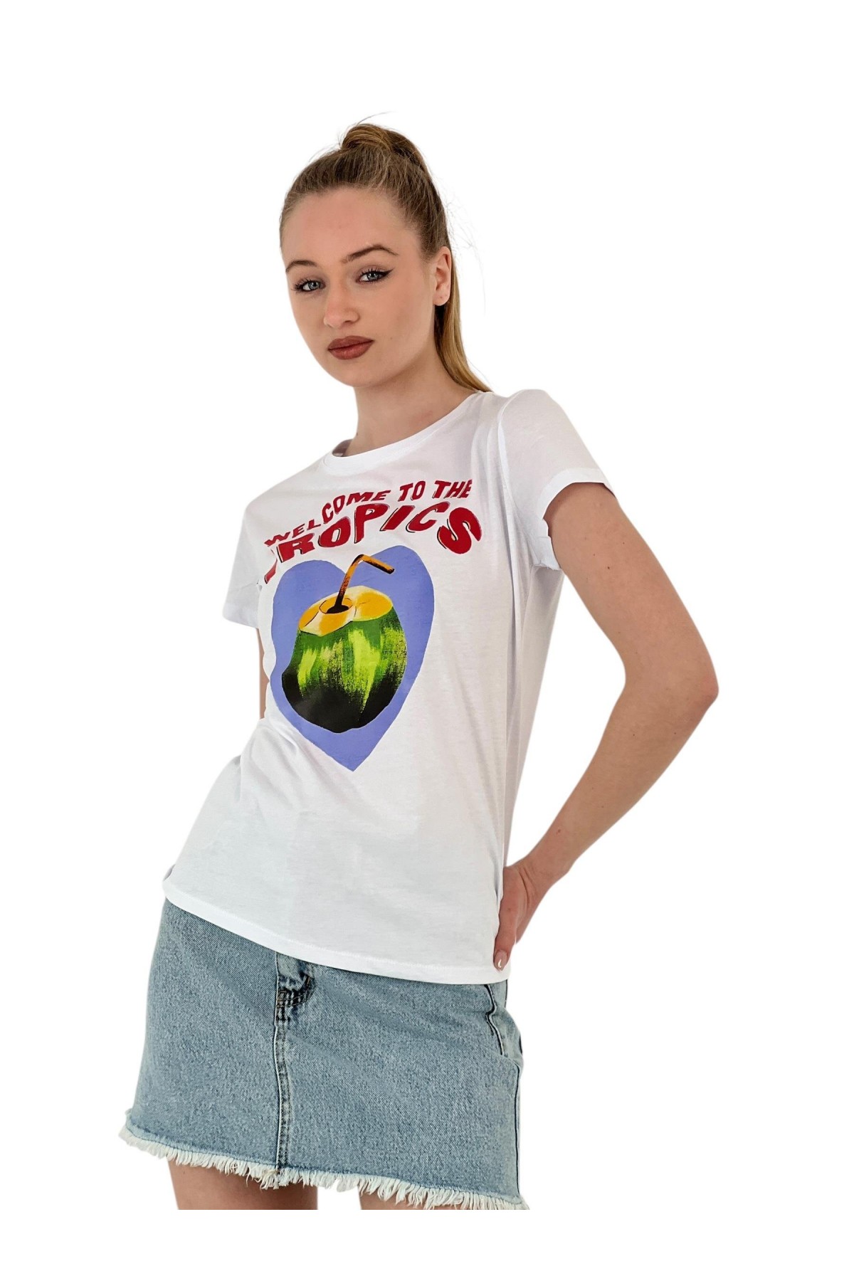 تي شيرت نسائي صيفي أسود بأكمام قصيرة مطبوع عليه فاكهة