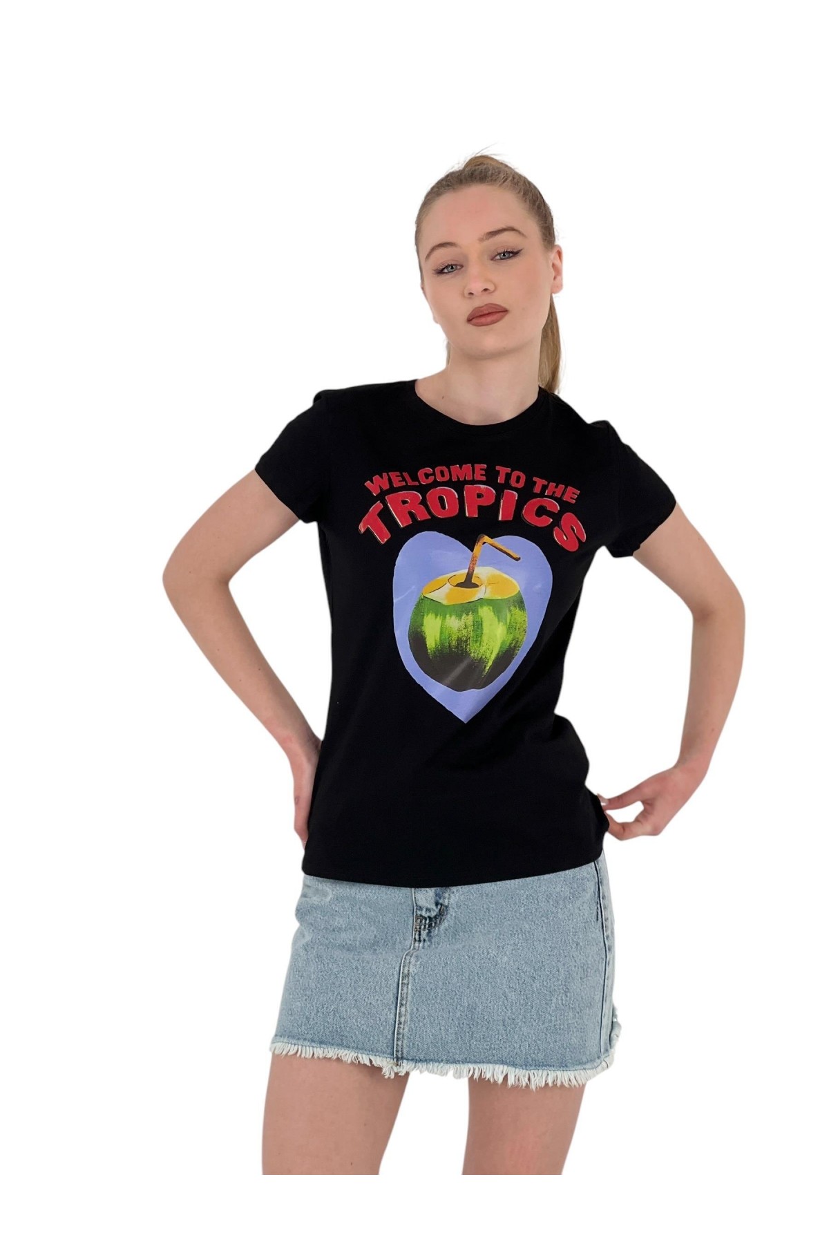 تي شيرت نسائي صيفي أسود بأكمام قصيرة مطبوع عليه فاكهة