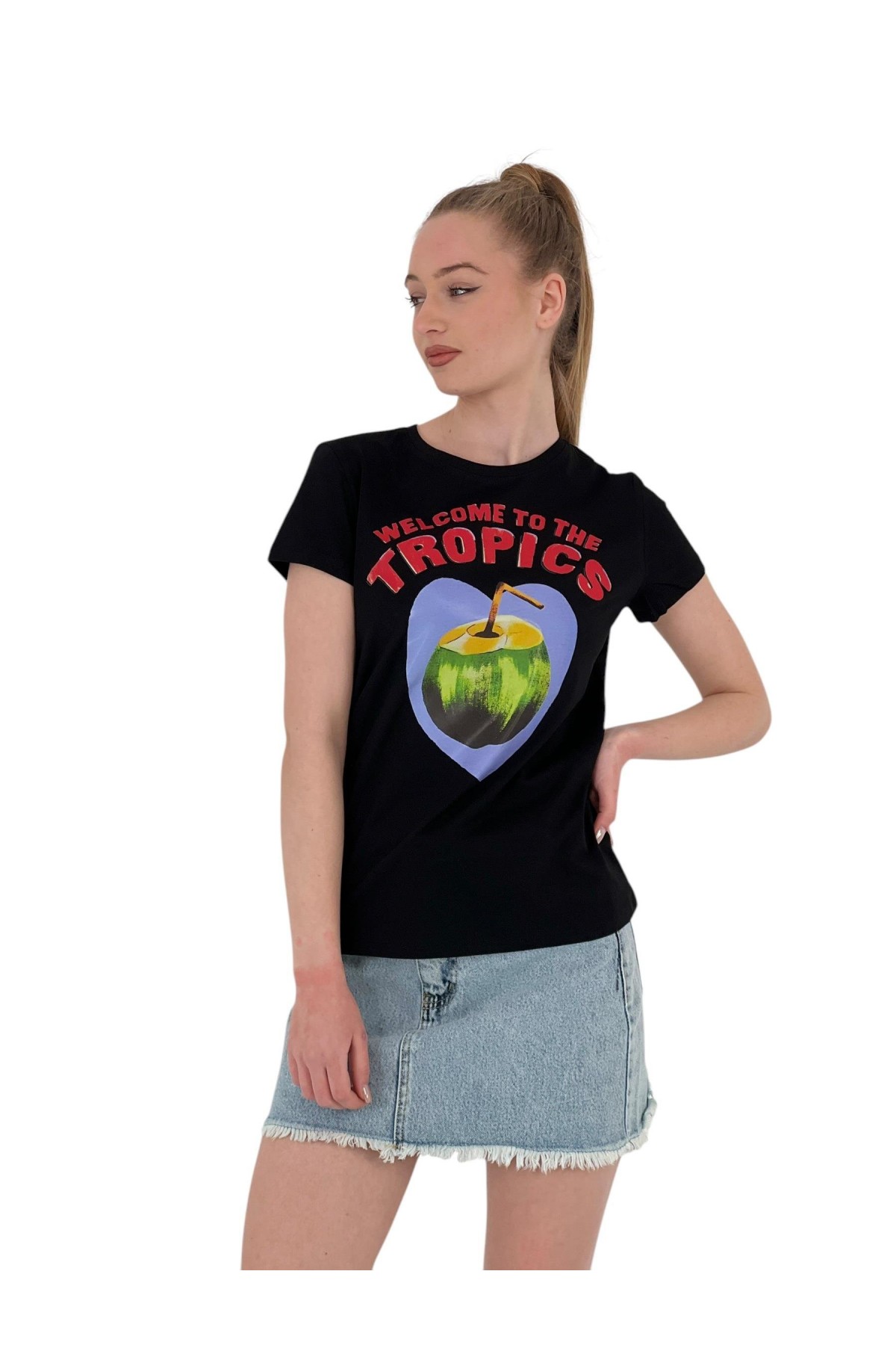 تي شيرت نسائي صيفي أسود بأكمام قصيرة مطبوع عليه فاكهة