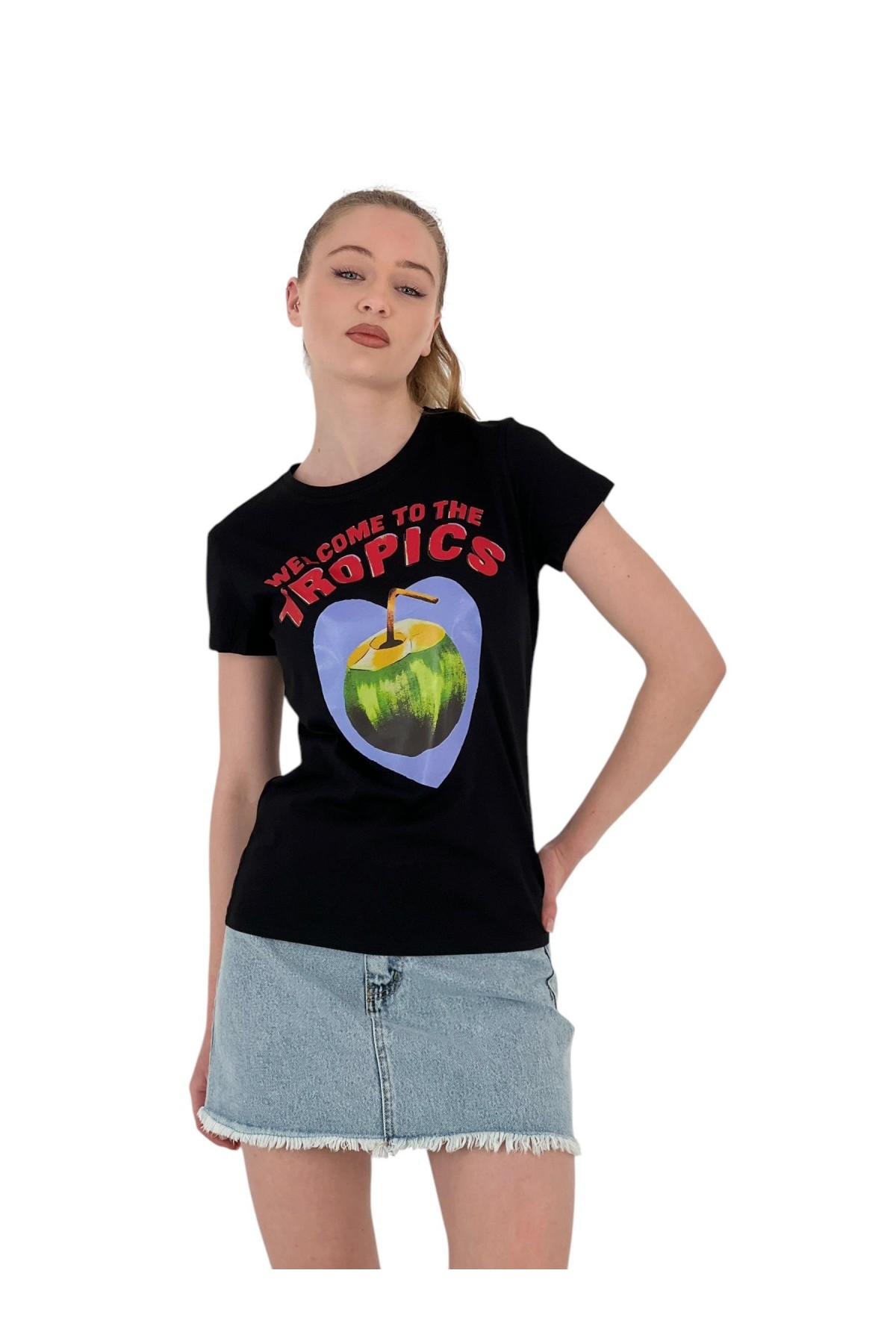 تي شيرت نسائي صيفي أسود بأكمام قصيرة مطبوع عليه فاكهة