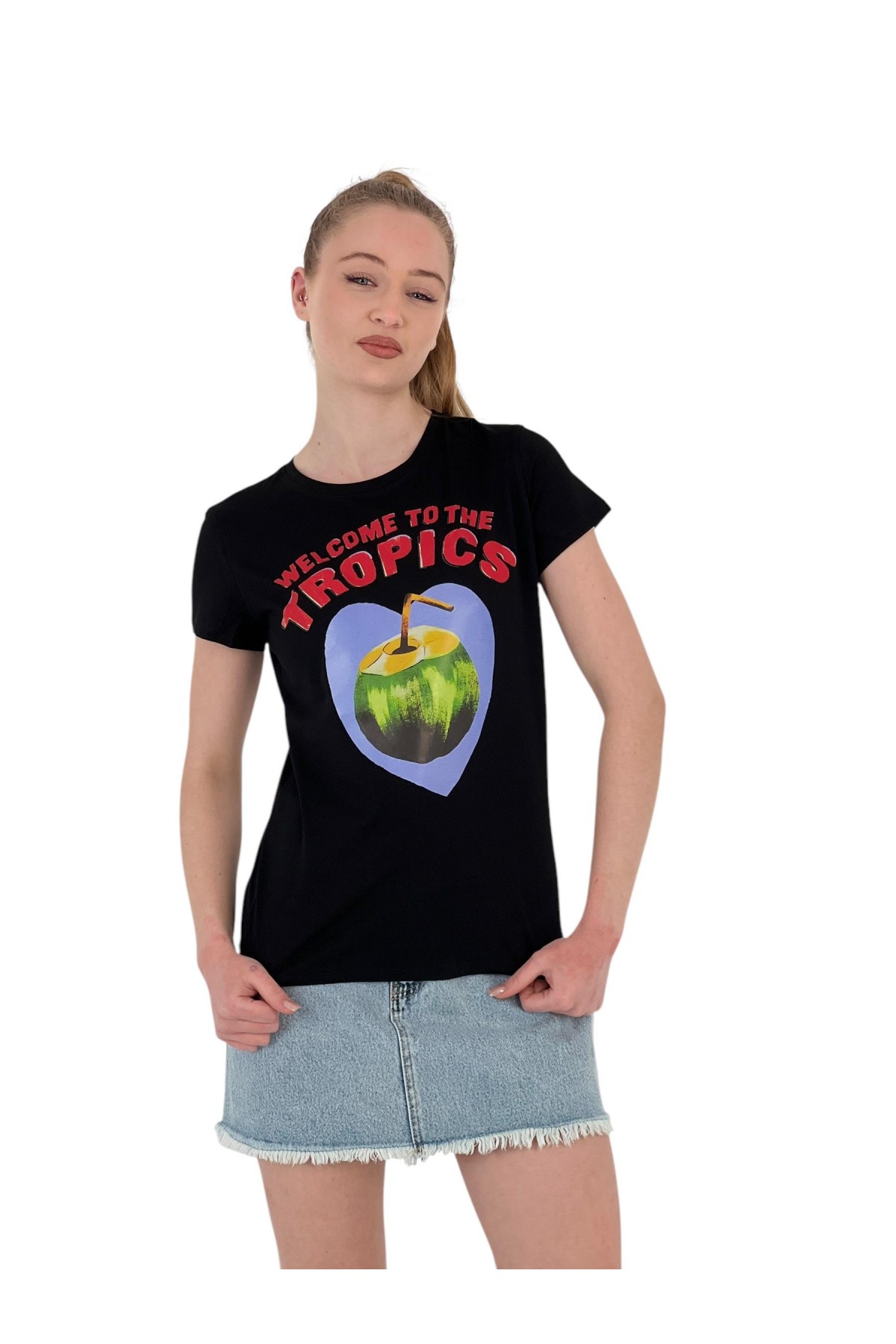 تي شيرت نسائي صيفي أسود بأكمام قصيرة مطبوع عليه فاكهة