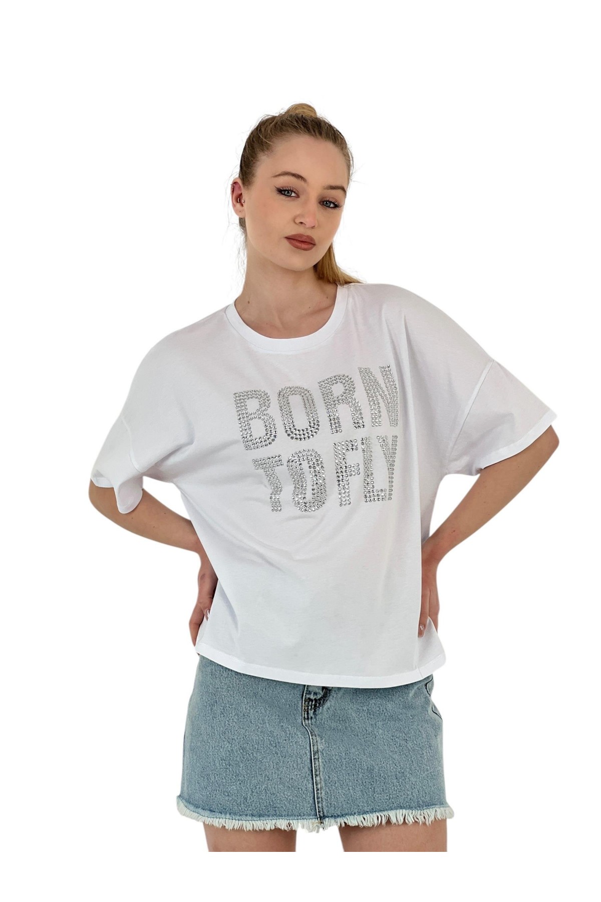 تي شيرت كبير الحجم مطرز بالحجر "مولود للطيران" - أبيض رمادي