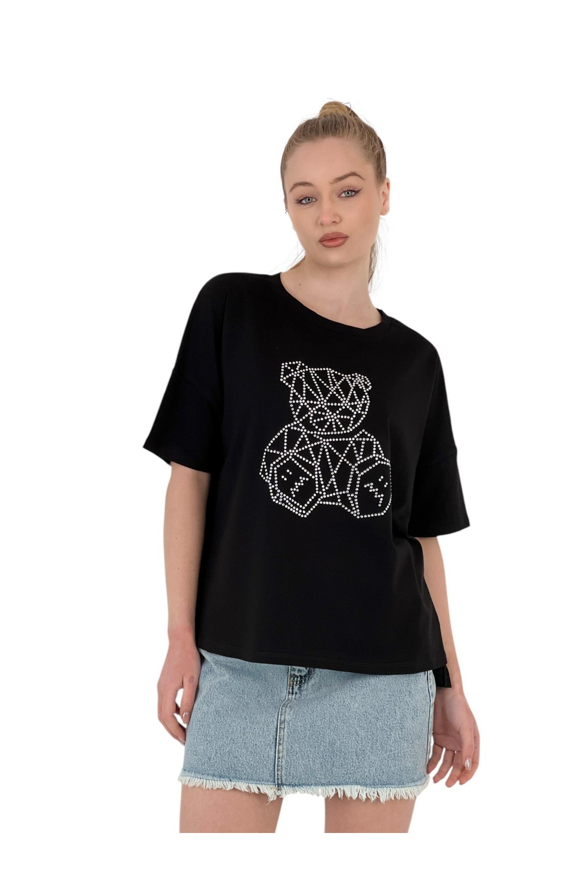 تي شيرت كبير الحجم مطرز بحجر على شكل دب هندسي - أسود وأبيض